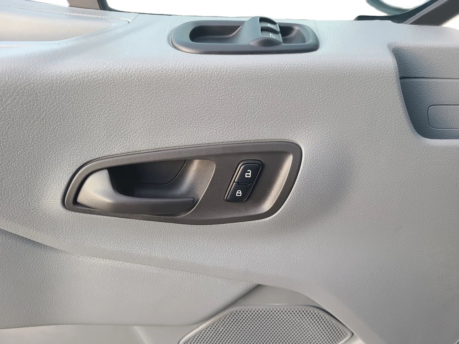 Ford Transit Passenger Wagon T-150 130" Med Roof XLT Sliding RH Dr 2018