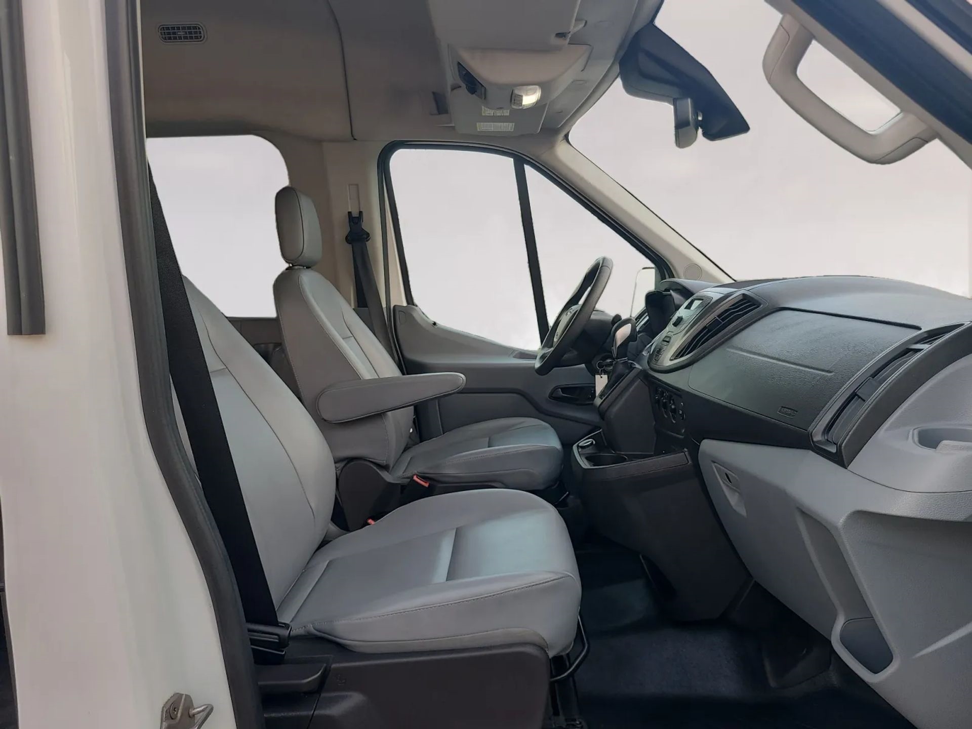 Ford Transit Passenger Wagon T-150 130" Med Roof XLT Sliding RH Dr 2018