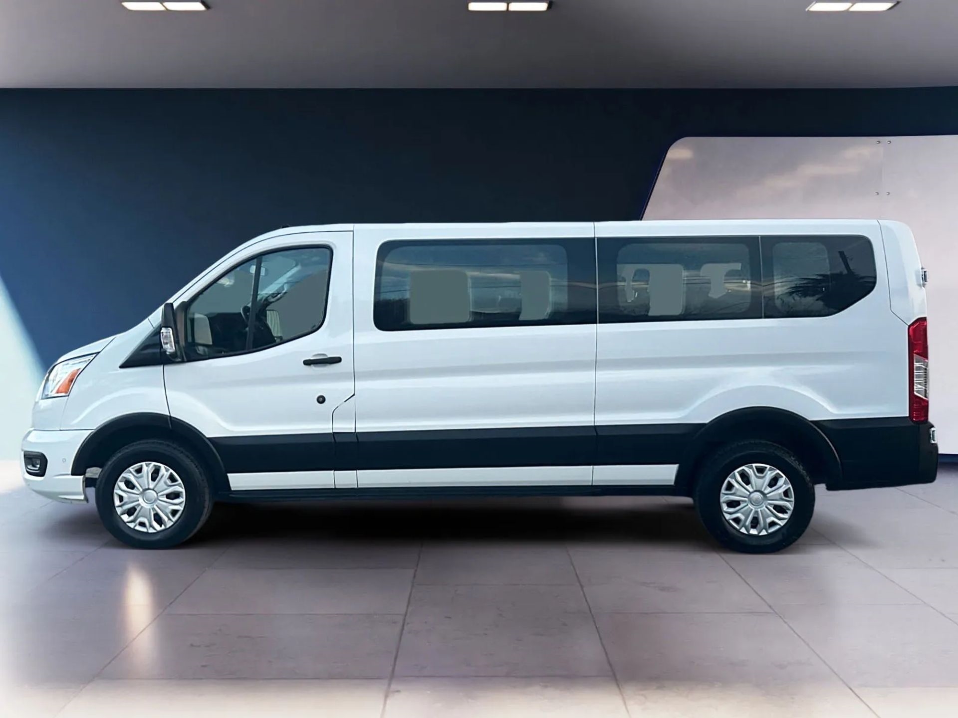 Ford Transit Passenger Wagon T-350 148" Low Roof XL RWD 2021