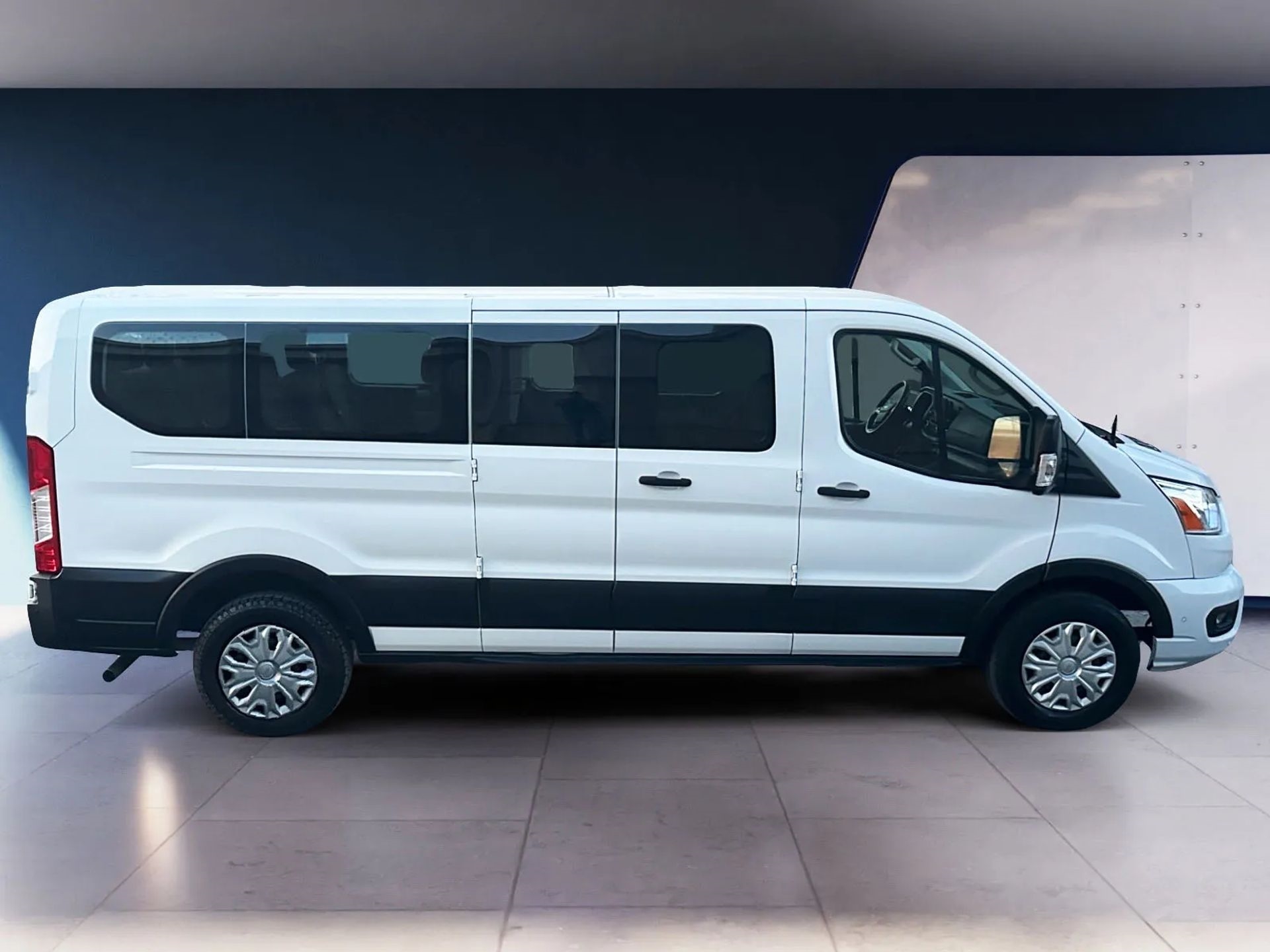 Ford Transit Passenger Wagon T-350 148" Low Roof XL RWD 2021
