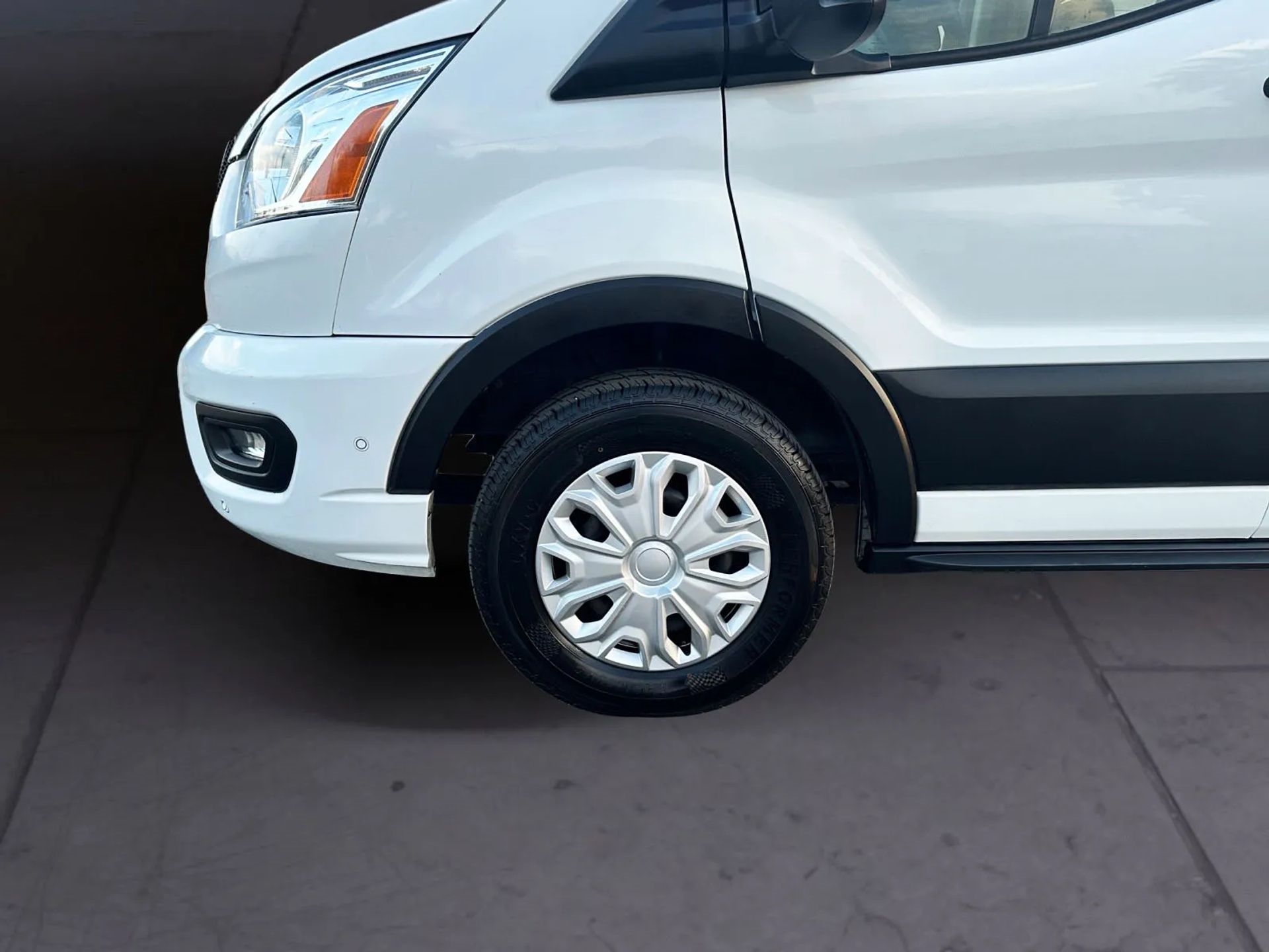 Ford Transit Passenger Wagon T-350 148" Low Roof XL RWD 2021
