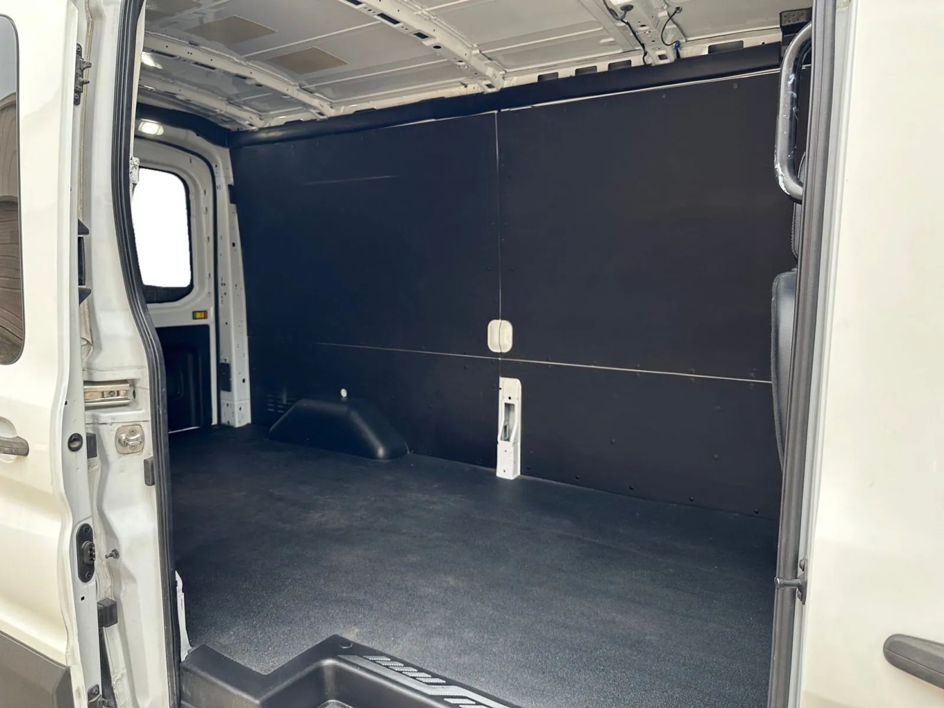 Ford Transit Cargo Van T-350 130" Med Rf 9500 GVWR RWD 2021