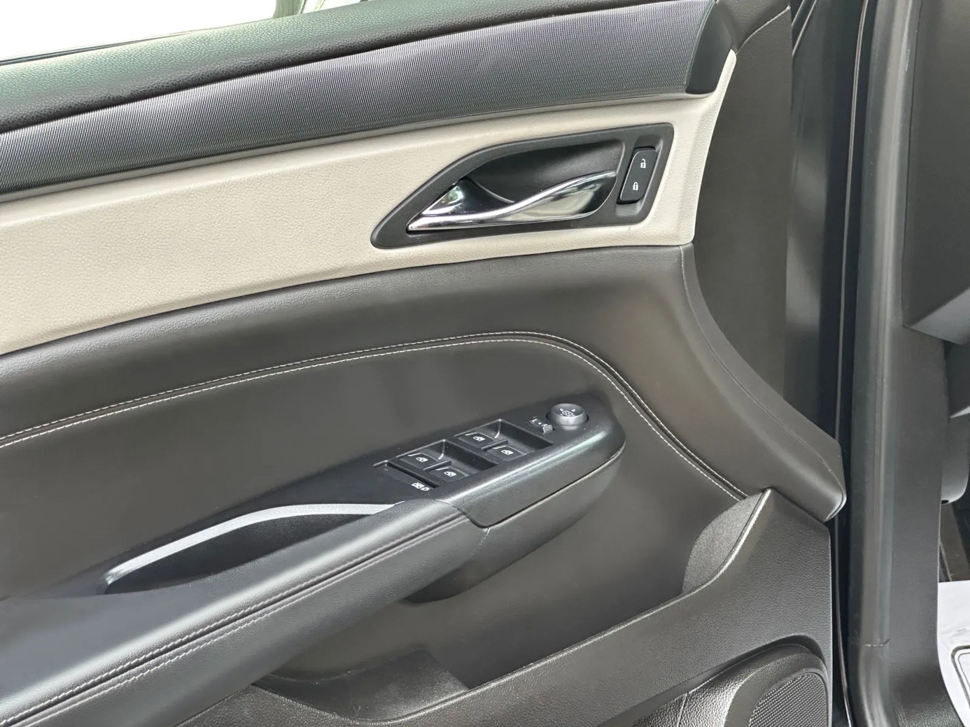Cadillac SRX FWD 4dr Base 2016