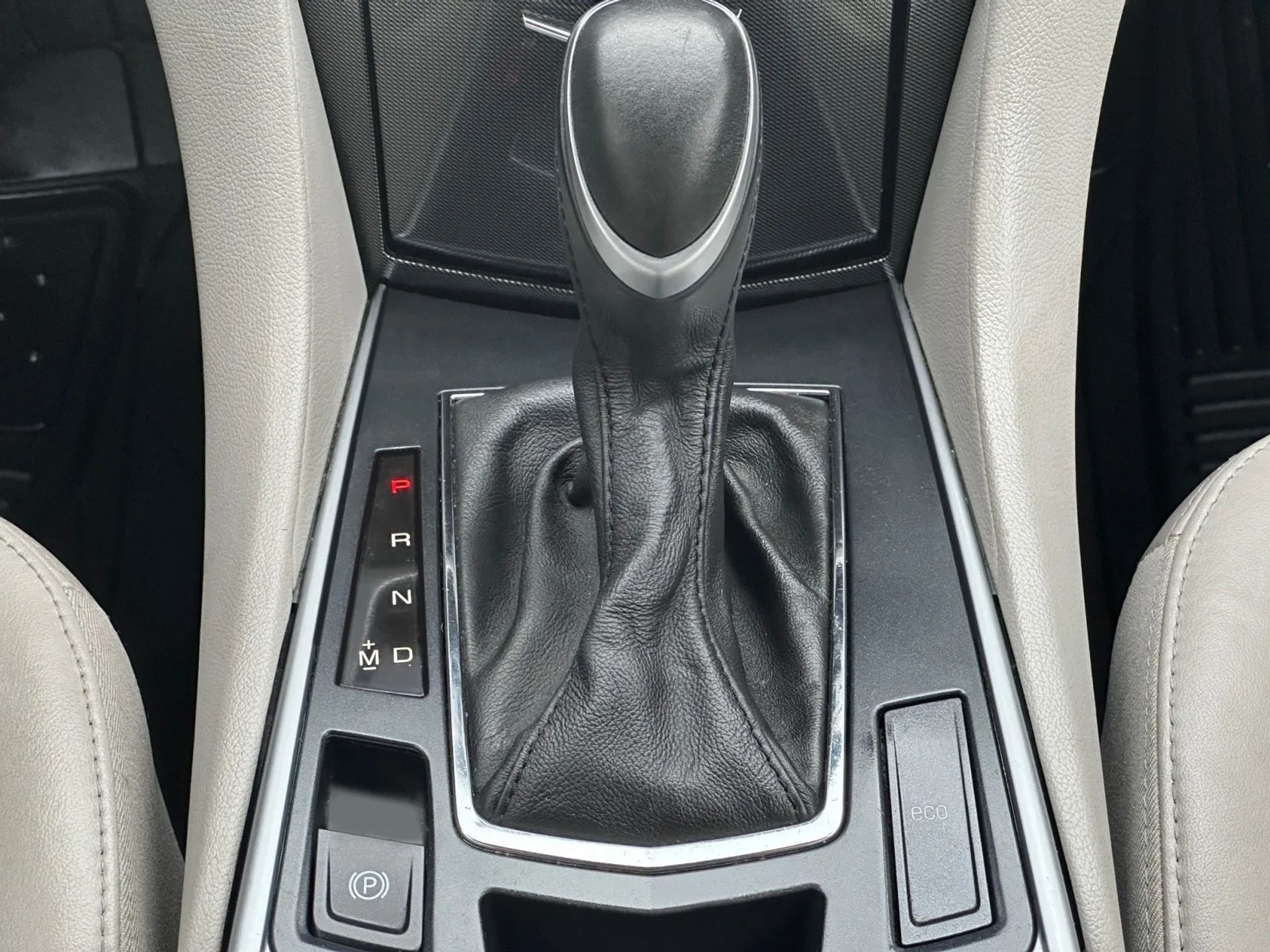 Cadillac SRX FWD 4dr Base 2016