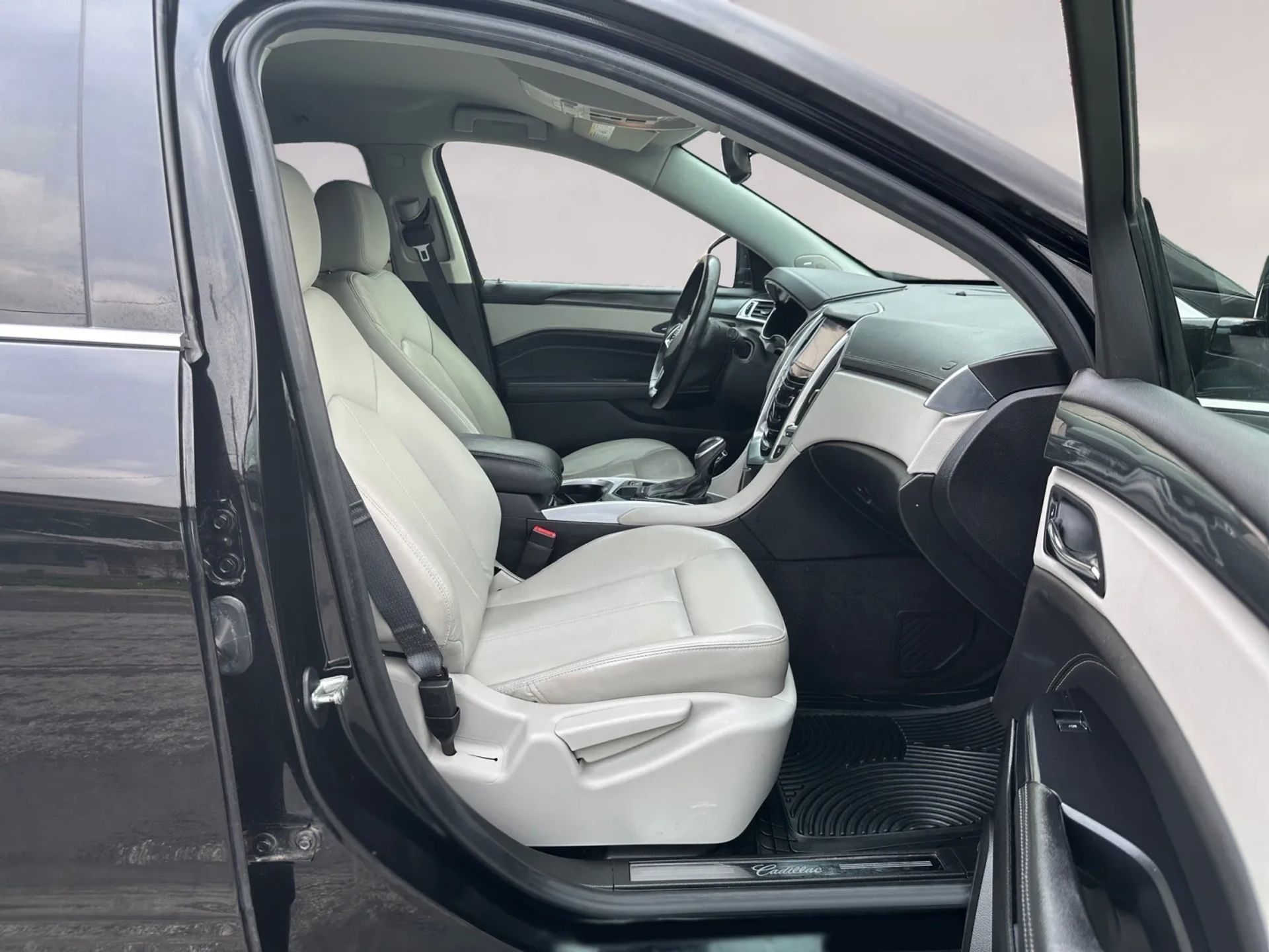Cadillac SRX FWD 4dr Base 2016
