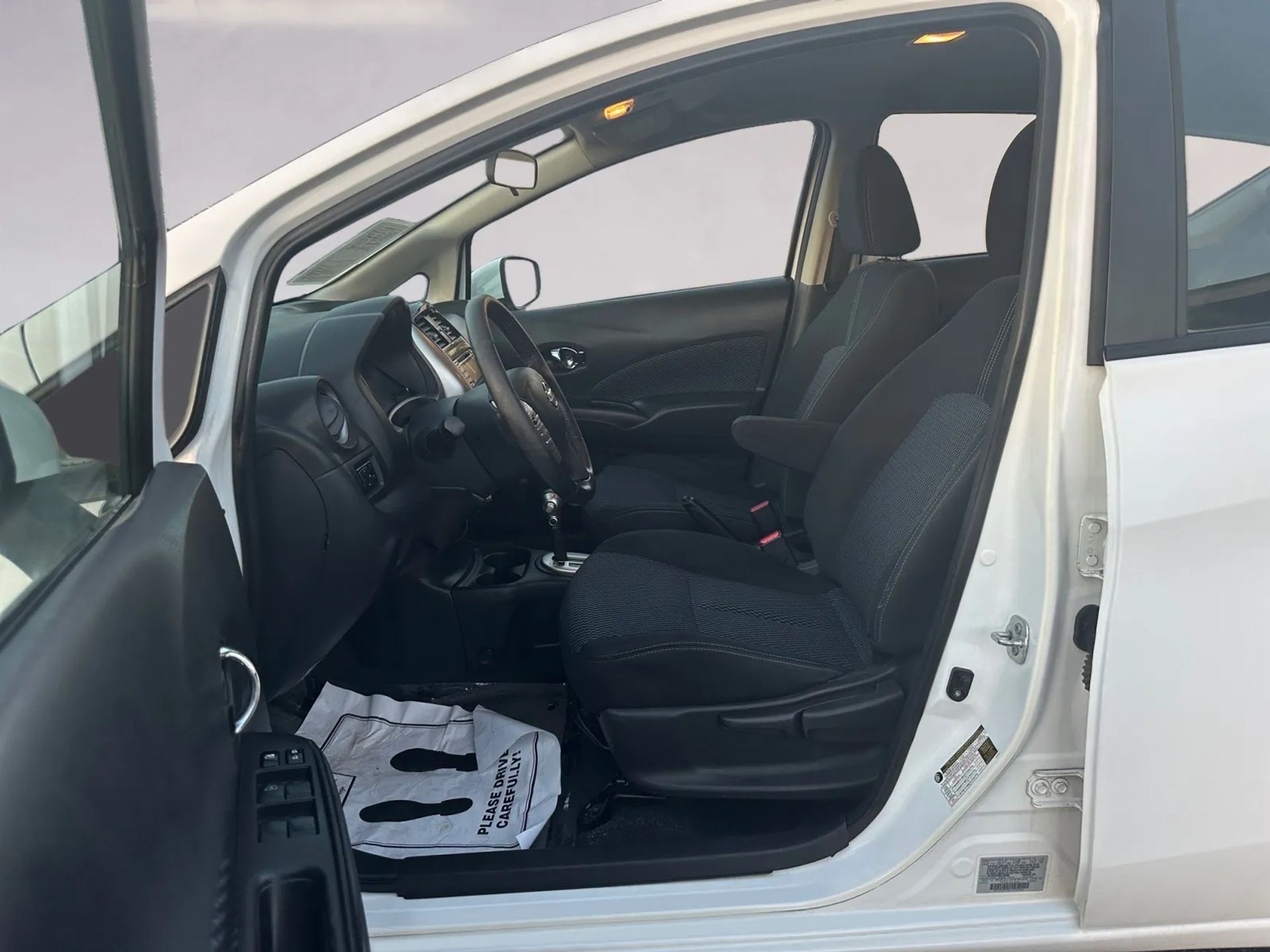 Nissan Versa Note 5dr HB CVT 1.6 SV 2016