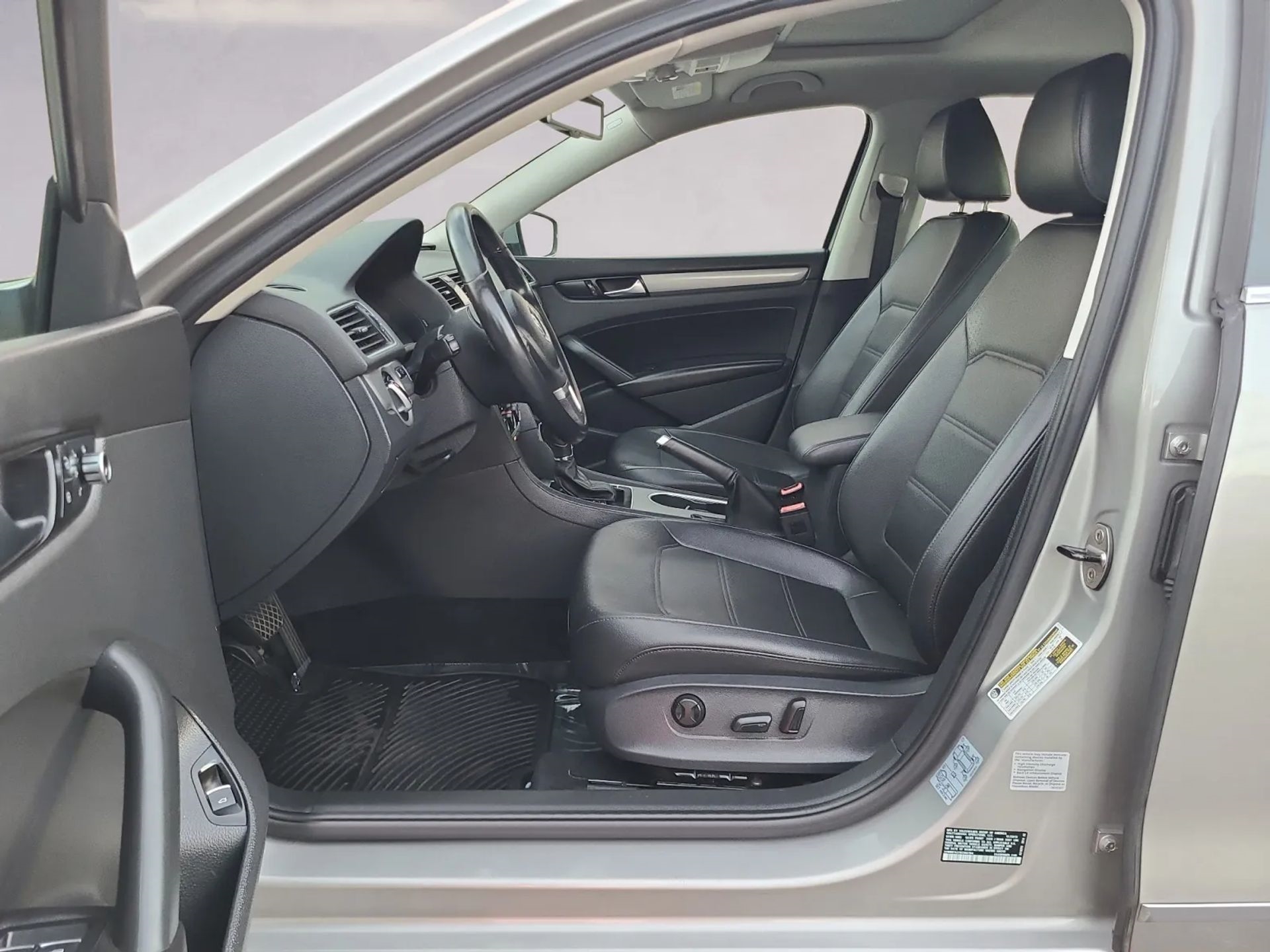 Volkswagen Passat 4dr Sdn 2.0L Manual  TDI SE 2014