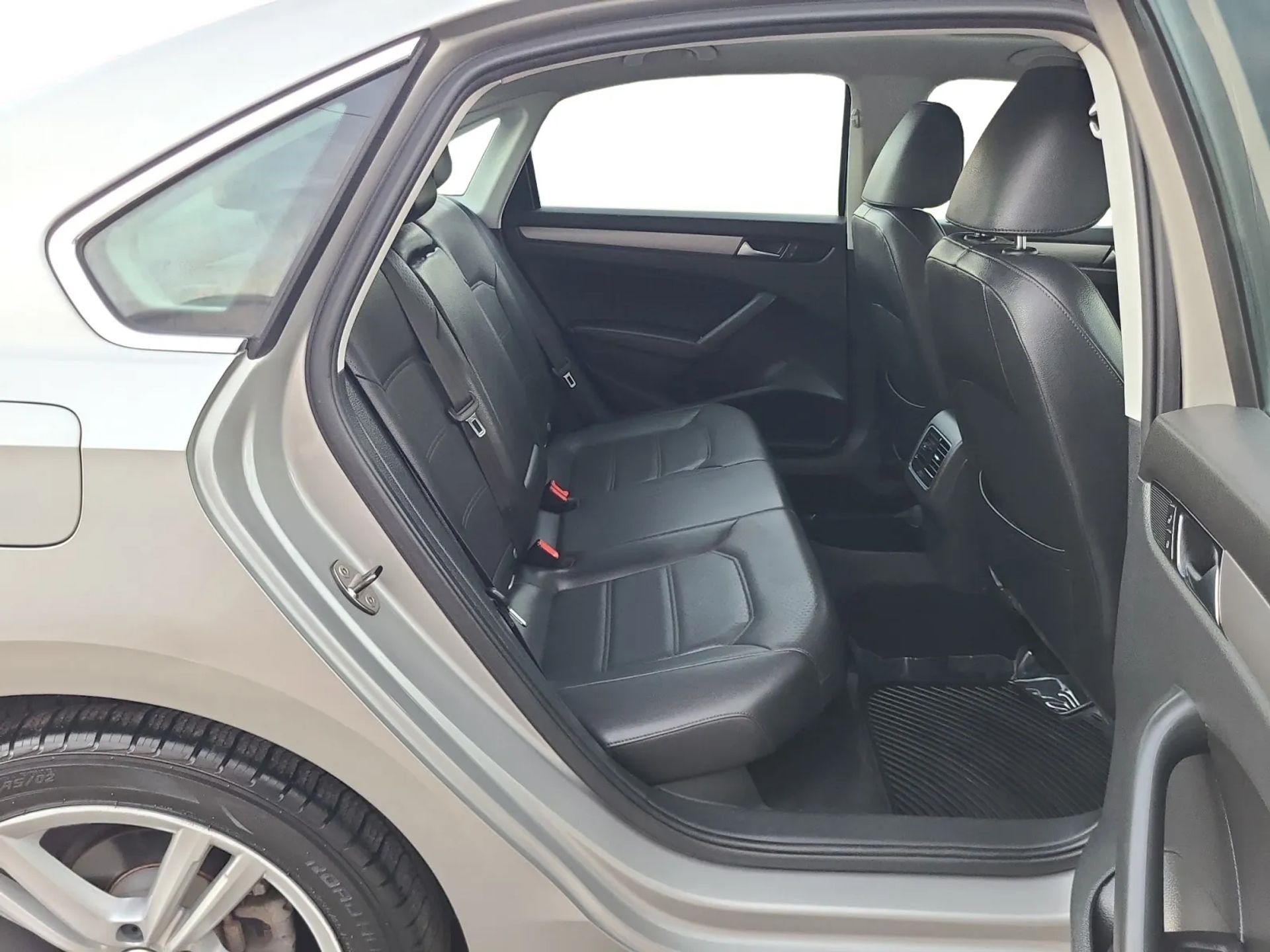 Volkswagen Passat 4dr Sdn 2.0L Manual  TDI SE 2014