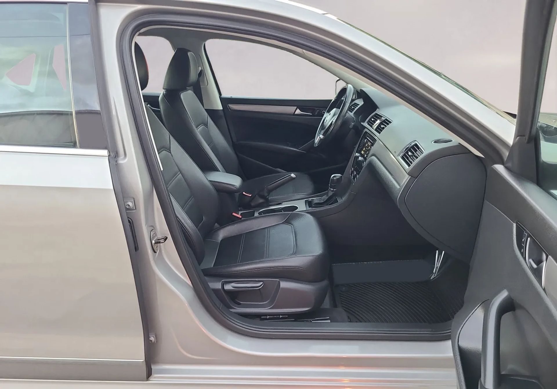 Volkswagen Passat 4dr Sdn 2.0L Manual  TDI SE 2014