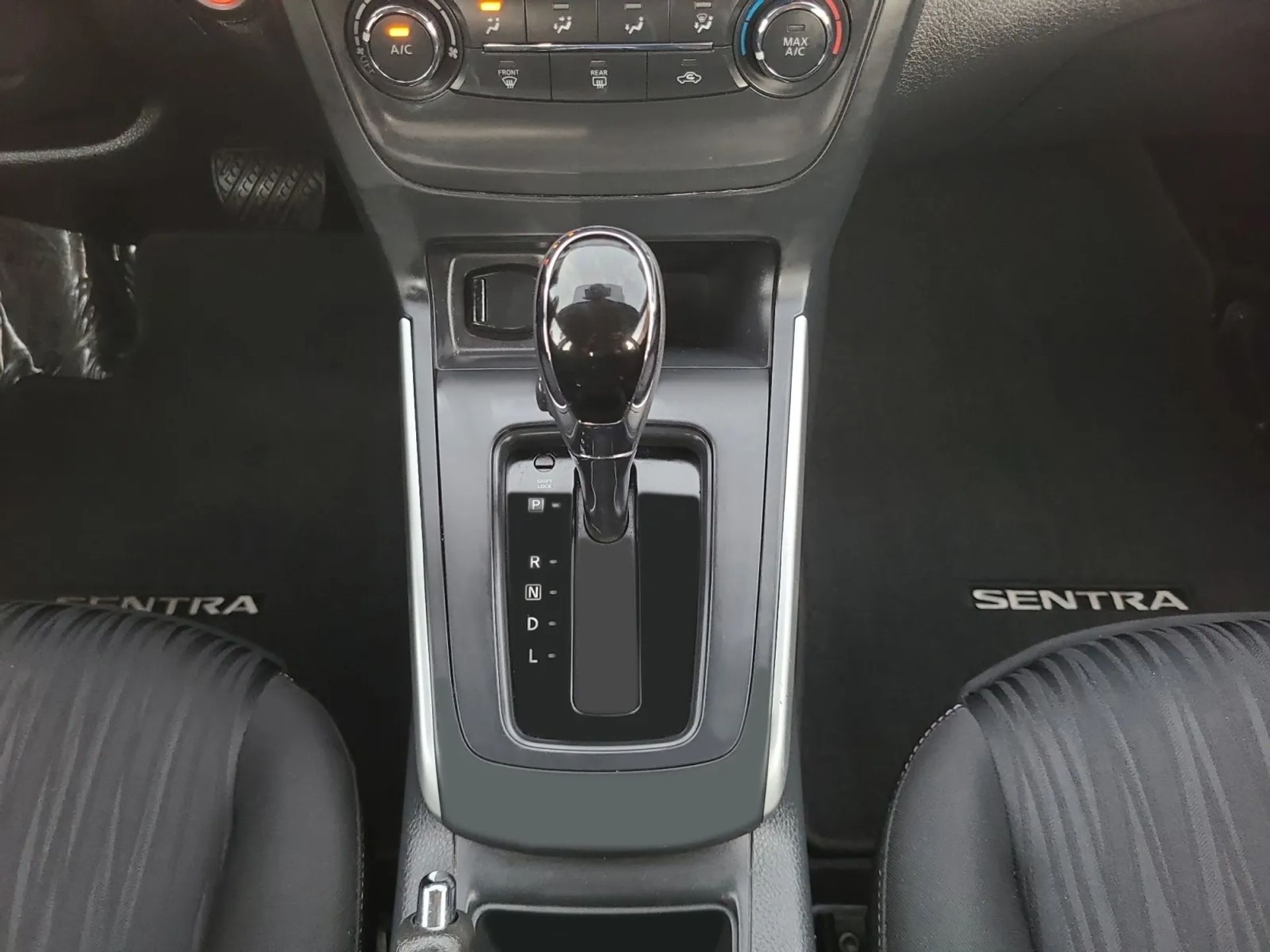 Nissan Sentra 4dr Sdn I4 CVT SV 2016