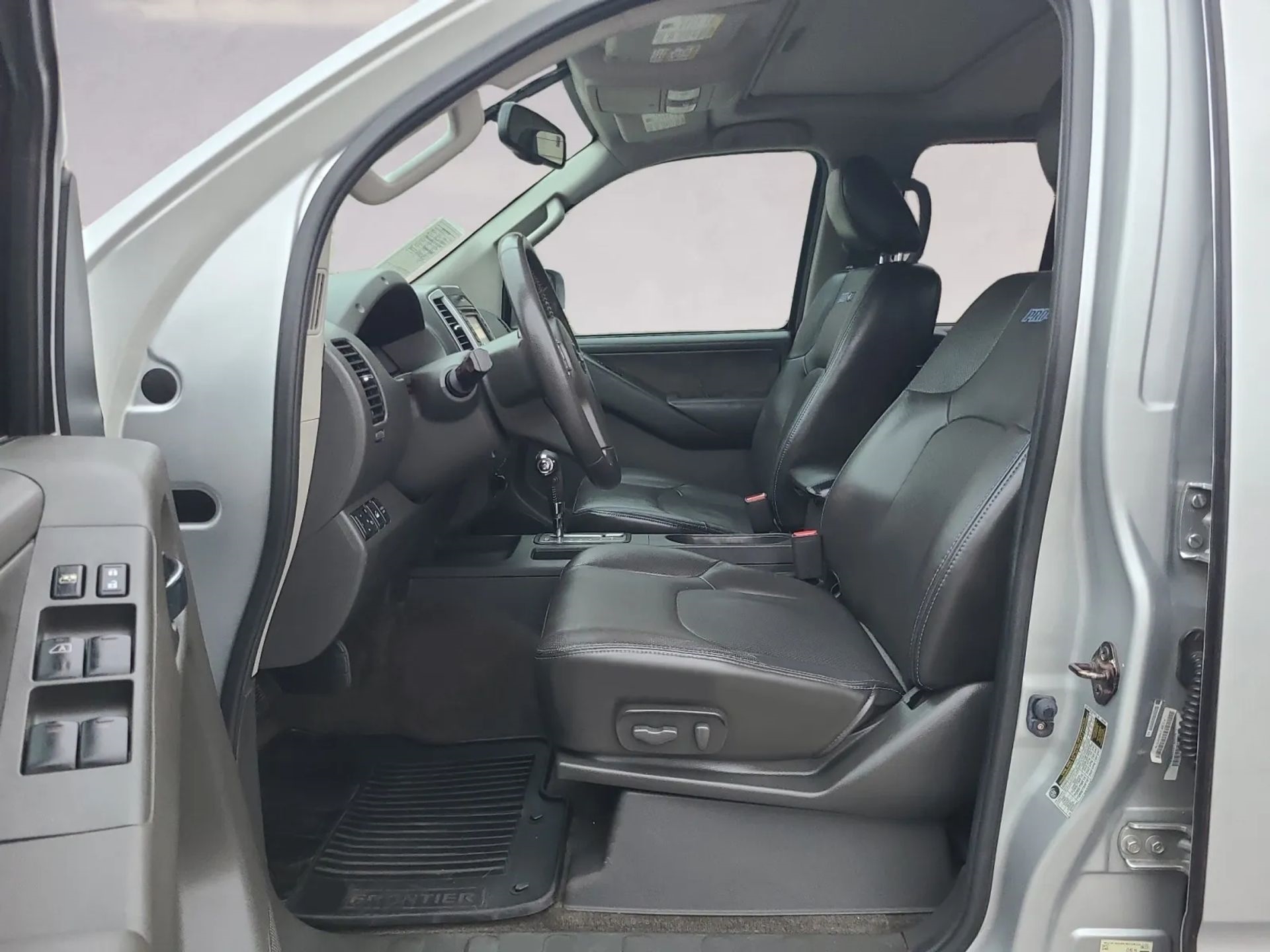 Nissan Frontier 4WD Crew Cab SWB Auto PRO-4X 2013