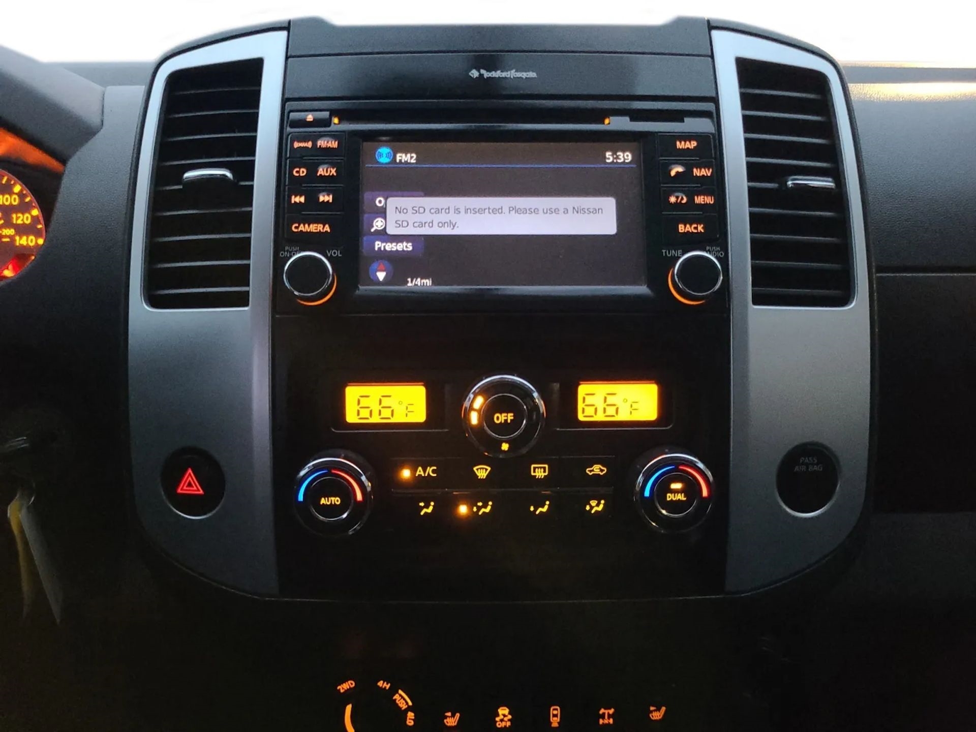 Nissan Frontier 4WD Crew Cab SWB Auto PRO-4X 2013