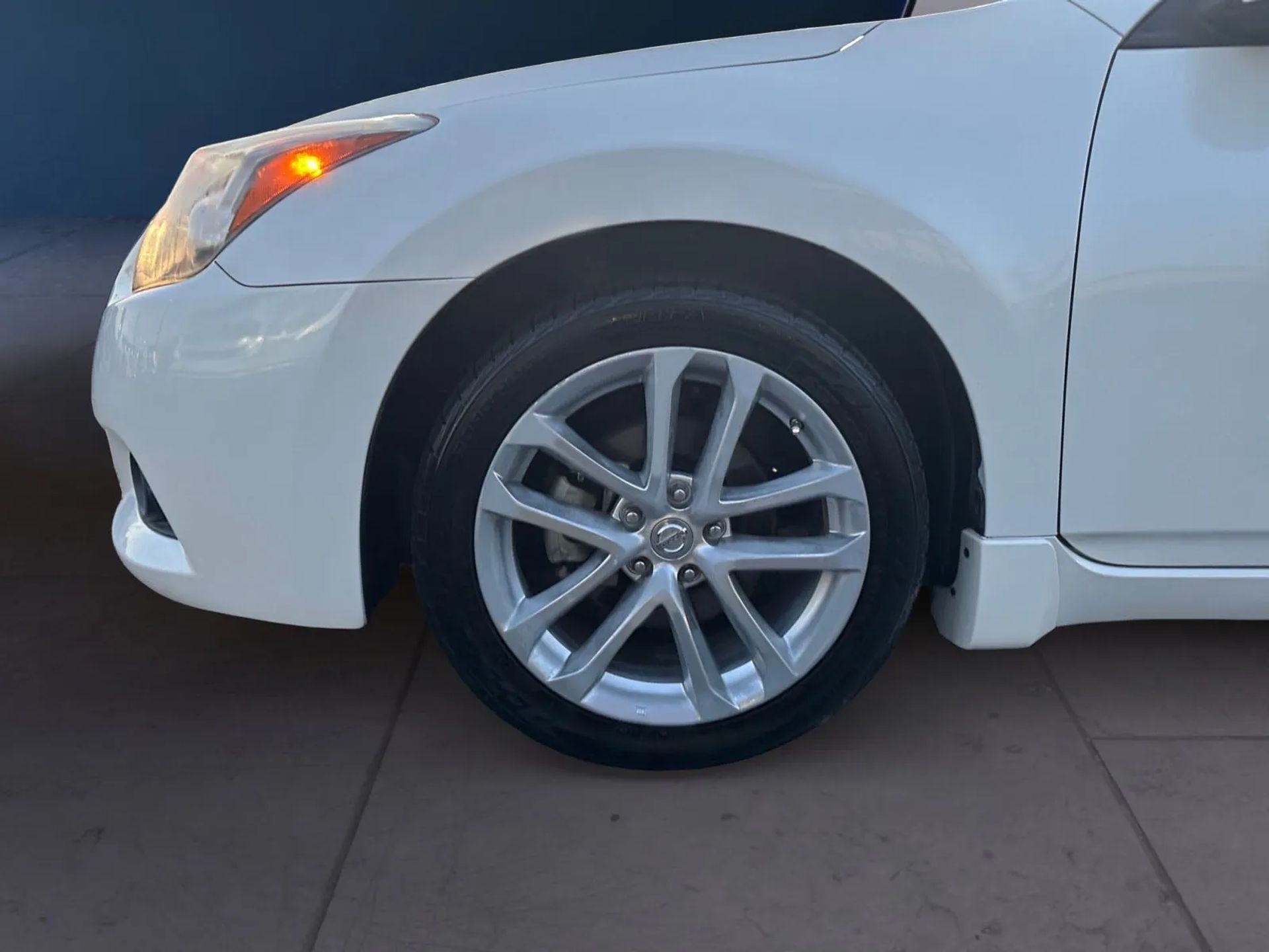 Nissan Altima 2dr Cpe V6 CVT 3.5 SR 2012