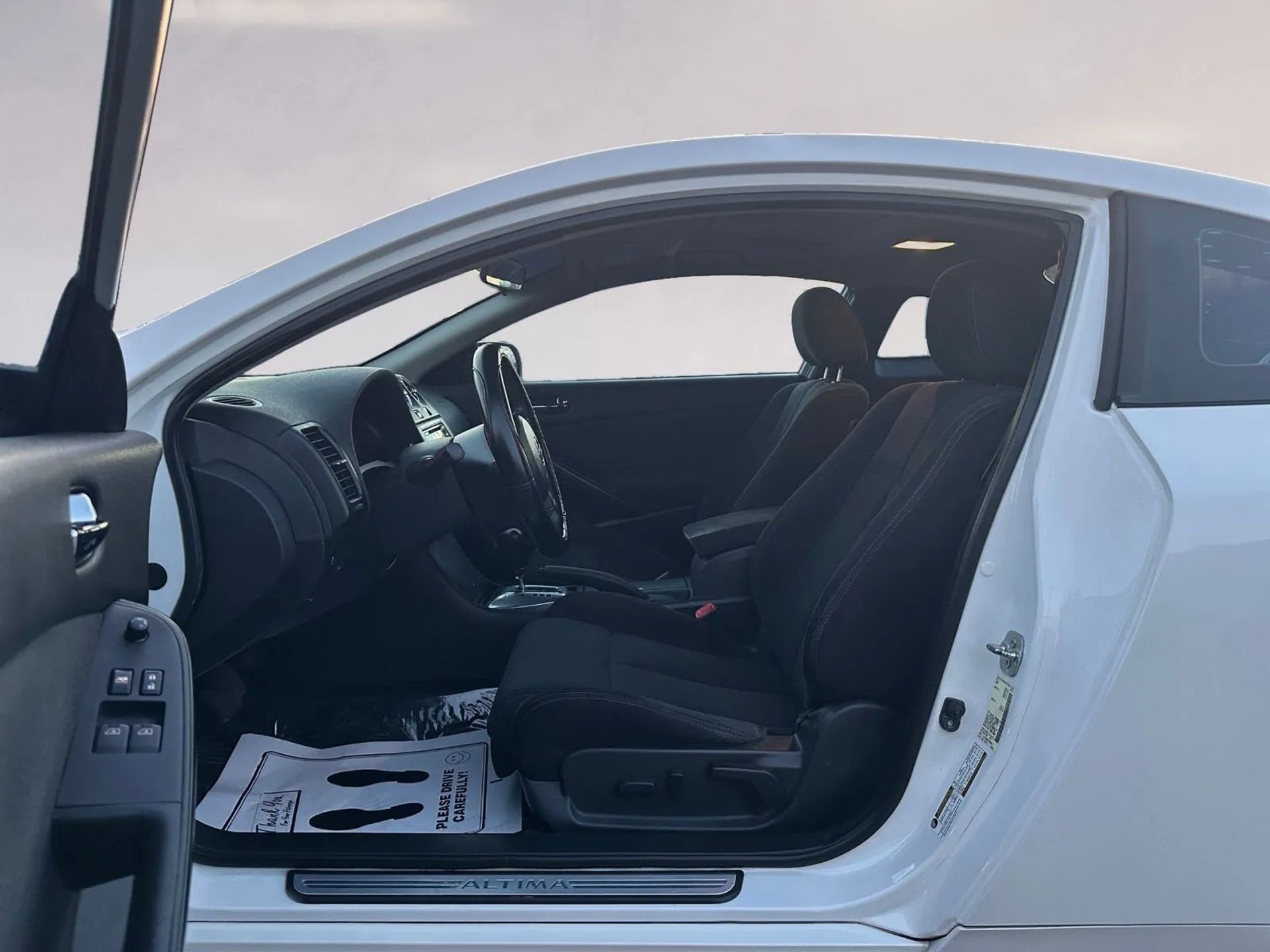 Nissan Altima 2dr Cpe V6 CVT 3.5 SR 2012