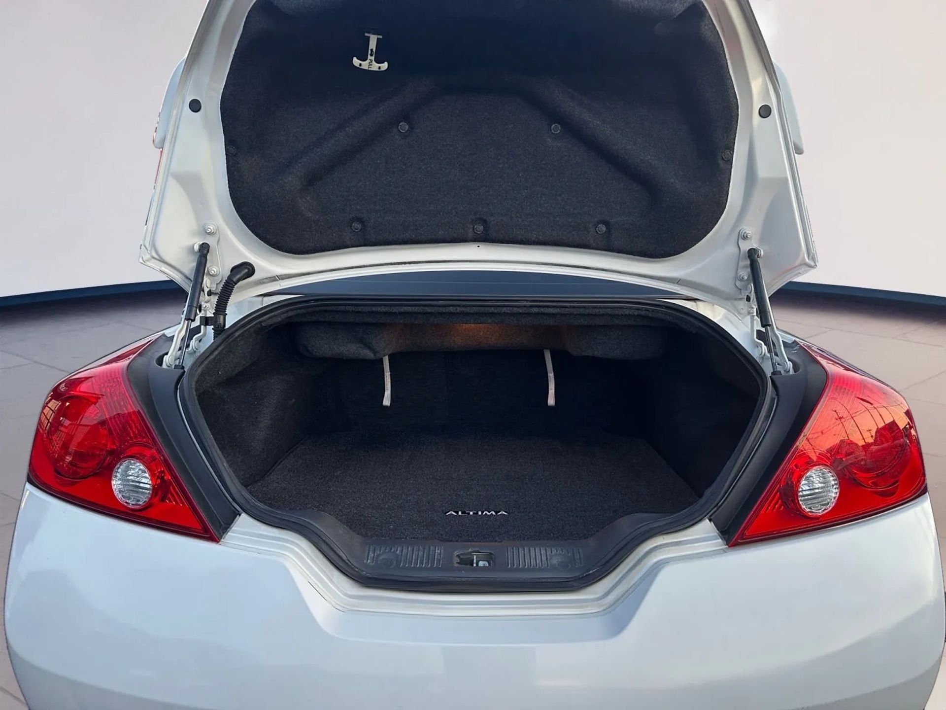 Nissan Altima 2dr Cpe V6 CVT 3.5 SR 2012