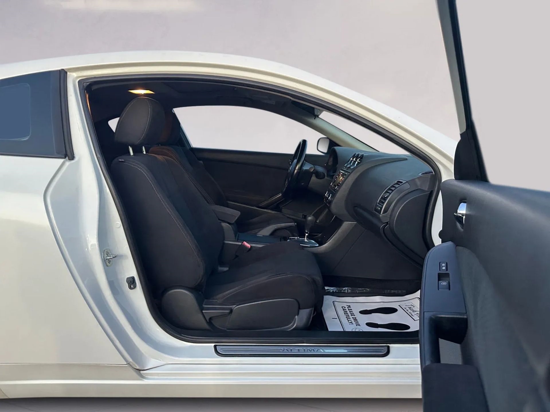 Nissan Altima 2dr Cpe V6 CVT 3.5 SR 2012