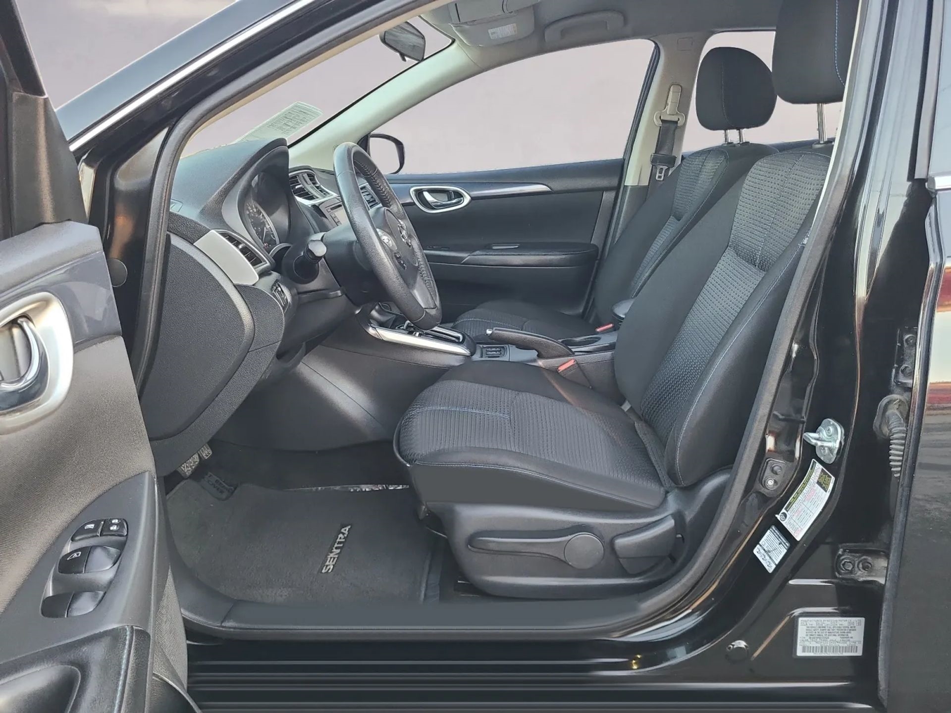 Nissan Sentra 4dr Sdn I4 CVT SR 2016