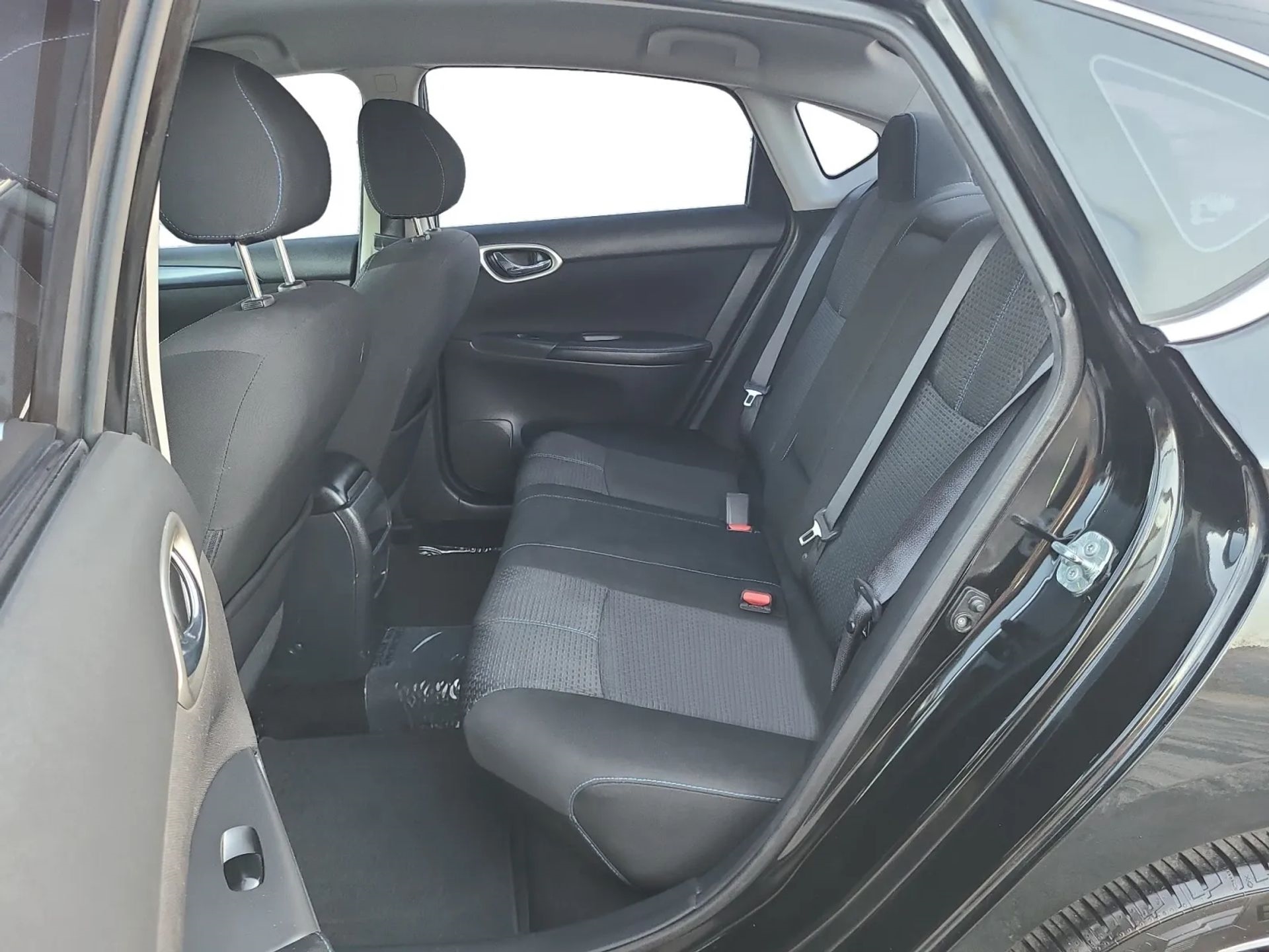 Nissan Sentra 4dr Sdn I4 CVT SR 2016
