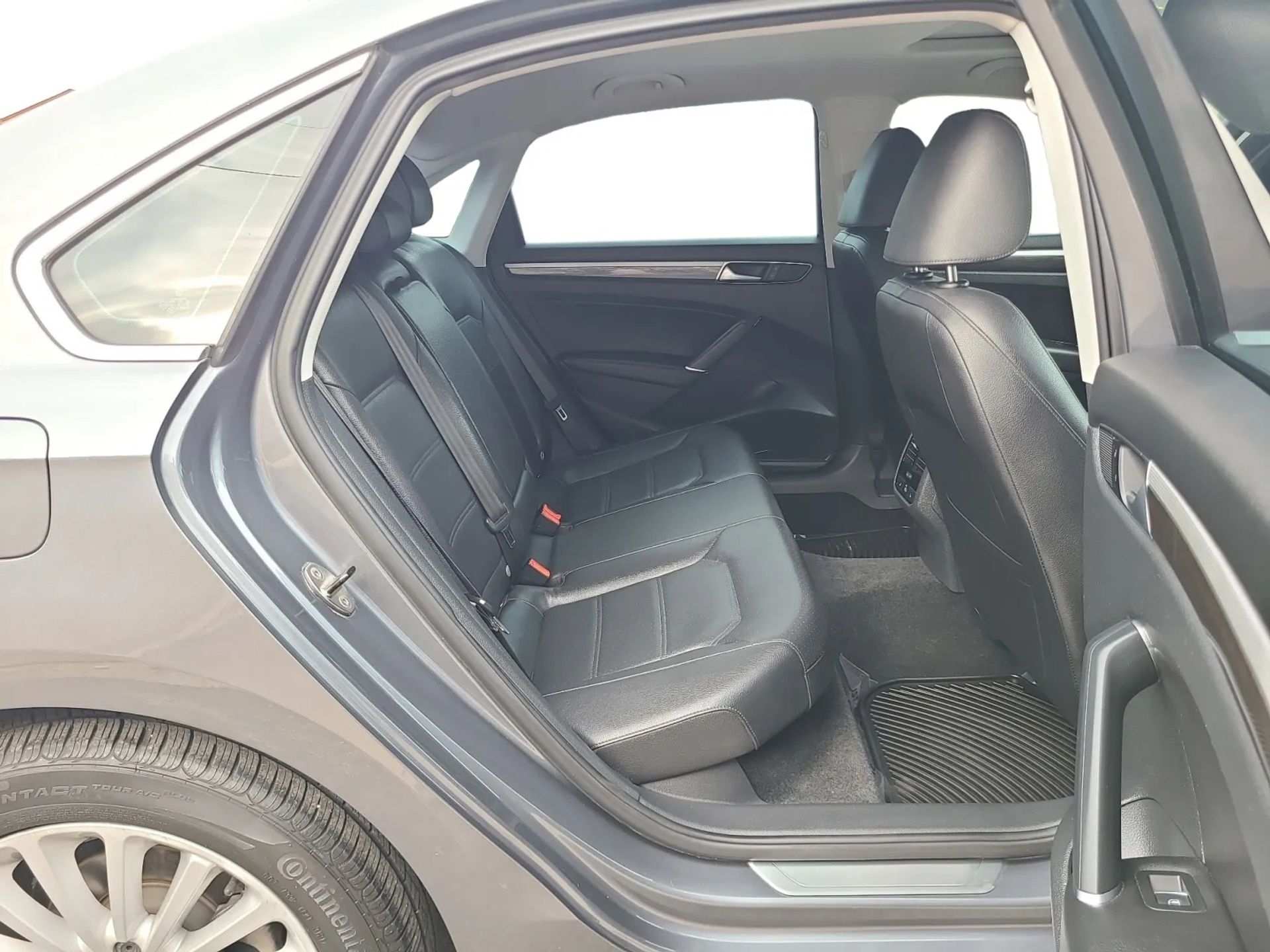 Volkswagen Passat 4dr Sdn 1.8T Auto SE 2016