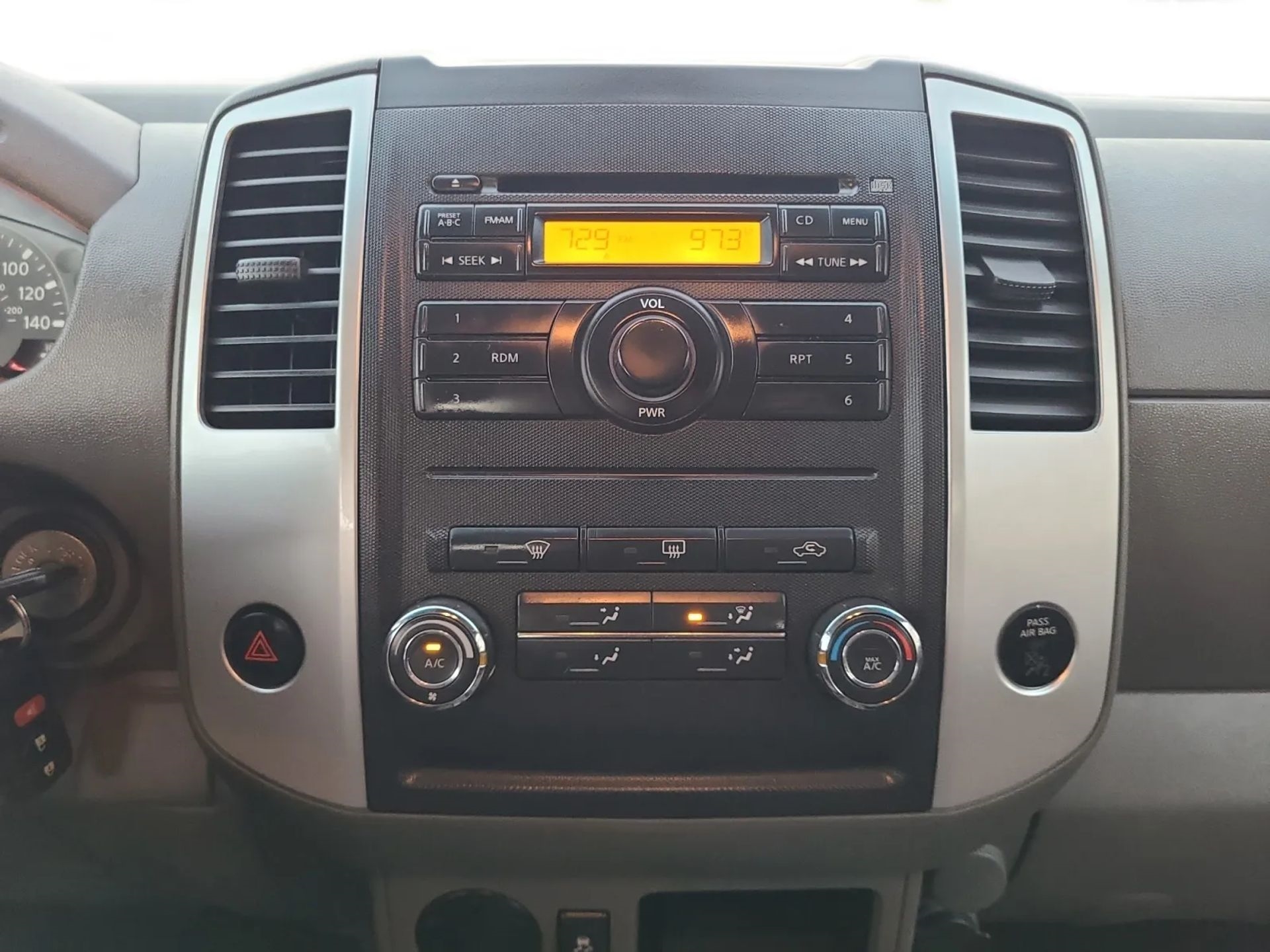 Nissan Frontier 2WD Crew Cab SWB Auto SV 2012