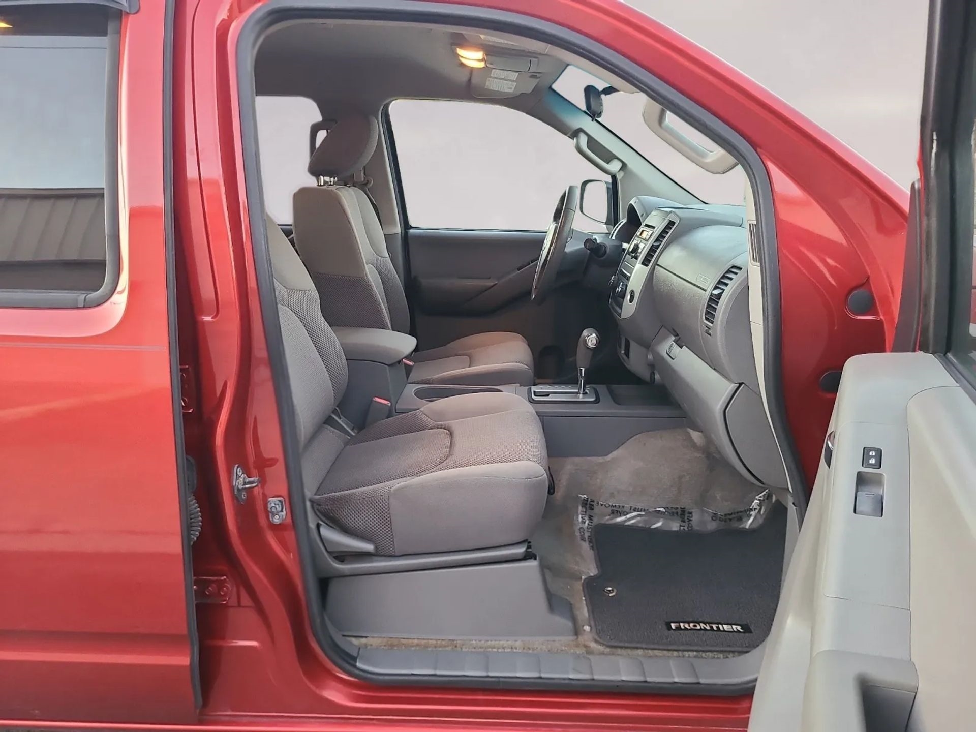 Nissan Frontier 2WD Crew Cab SWB Auto SV 2012