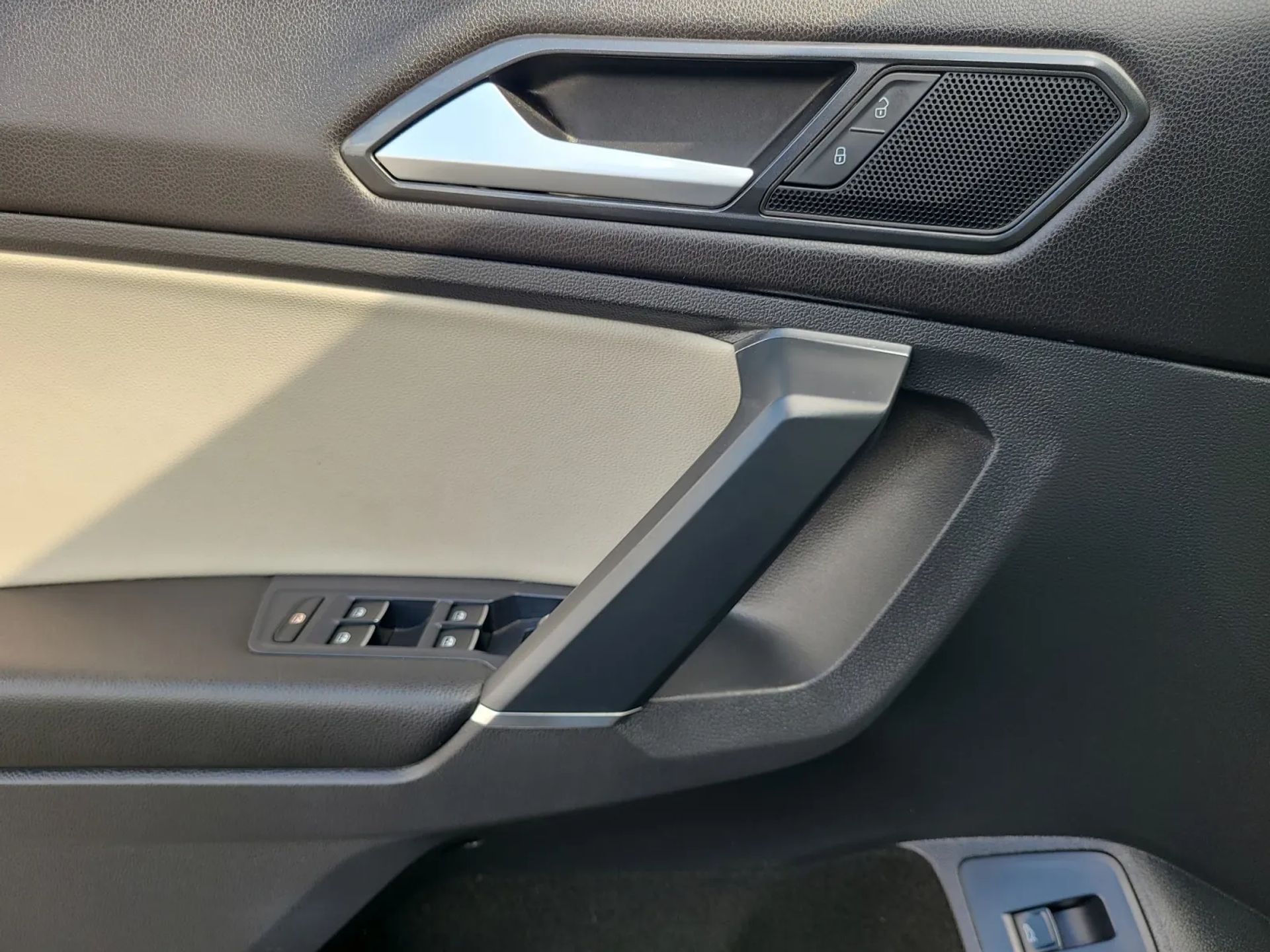 Volkswagen Tiguan 2.0T SEL FWD 2018