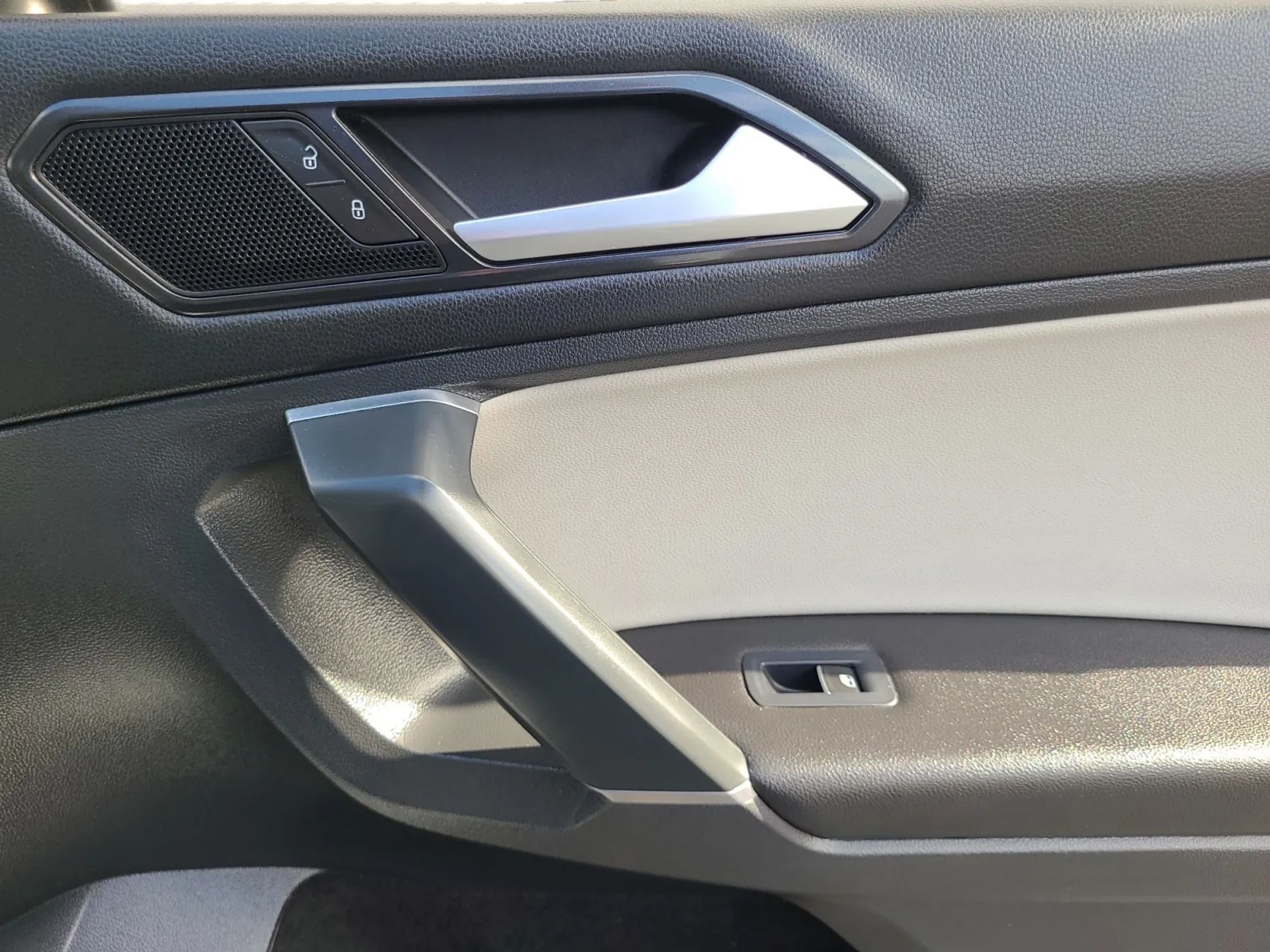 Volkswagen Tiguan 2.0T SEL FWD 2018