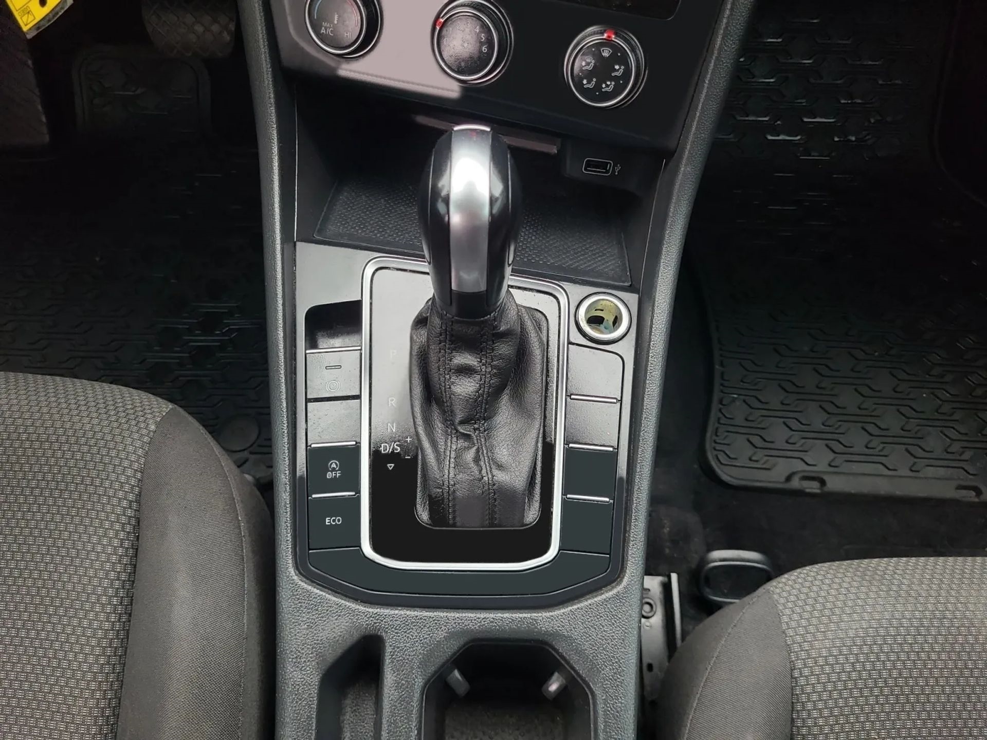 Volkswagen Jetta R-Line Auto w/SULEV 2019