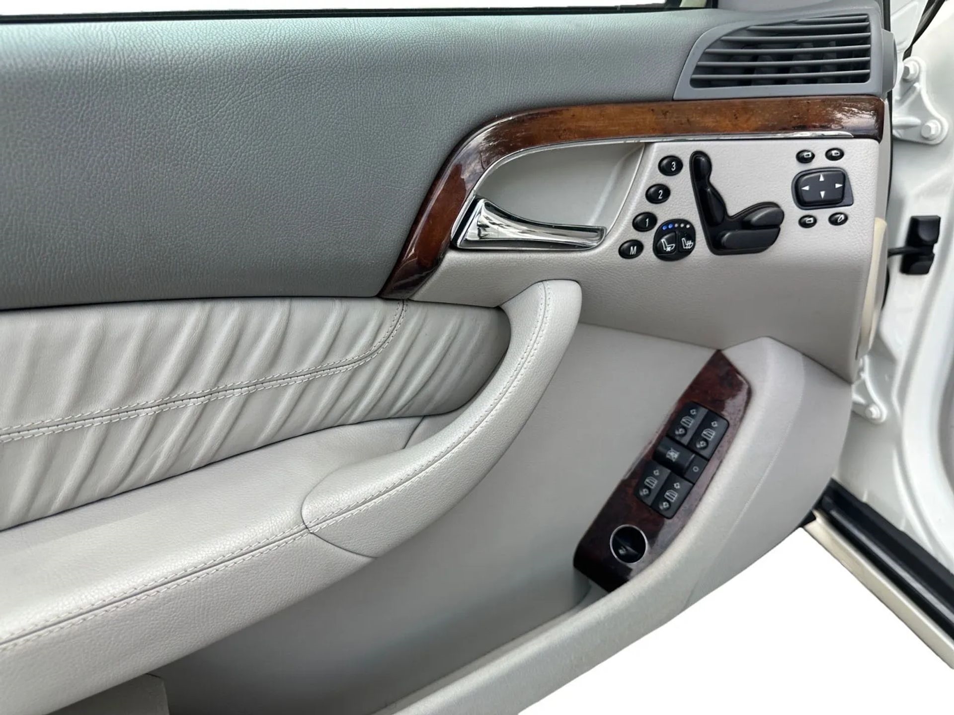 Mercedes-Benz S-Class 4dr Sdn 5.0L 4MATIC 2006