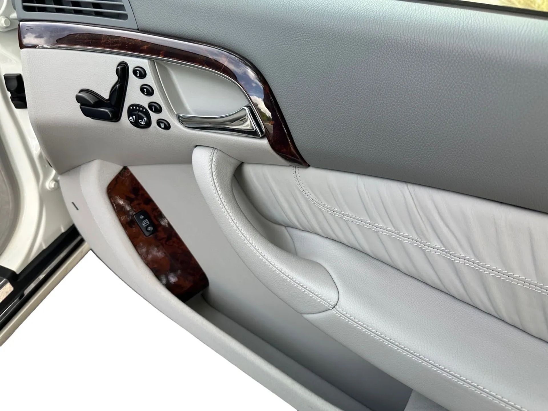 Mercedes-Benz S-Class 4dr Sdn 5.0L 4MATIC 2006