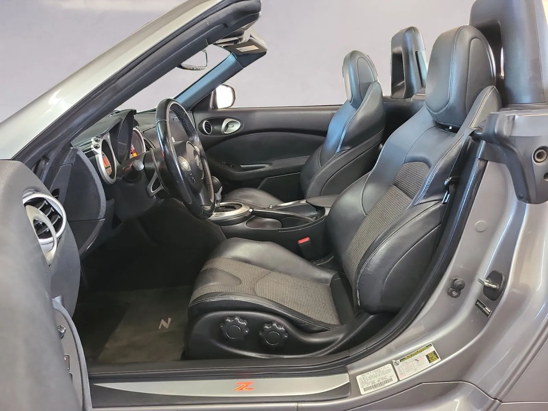 Nissan 370Z 2dr Roadster Auto Touring 2010