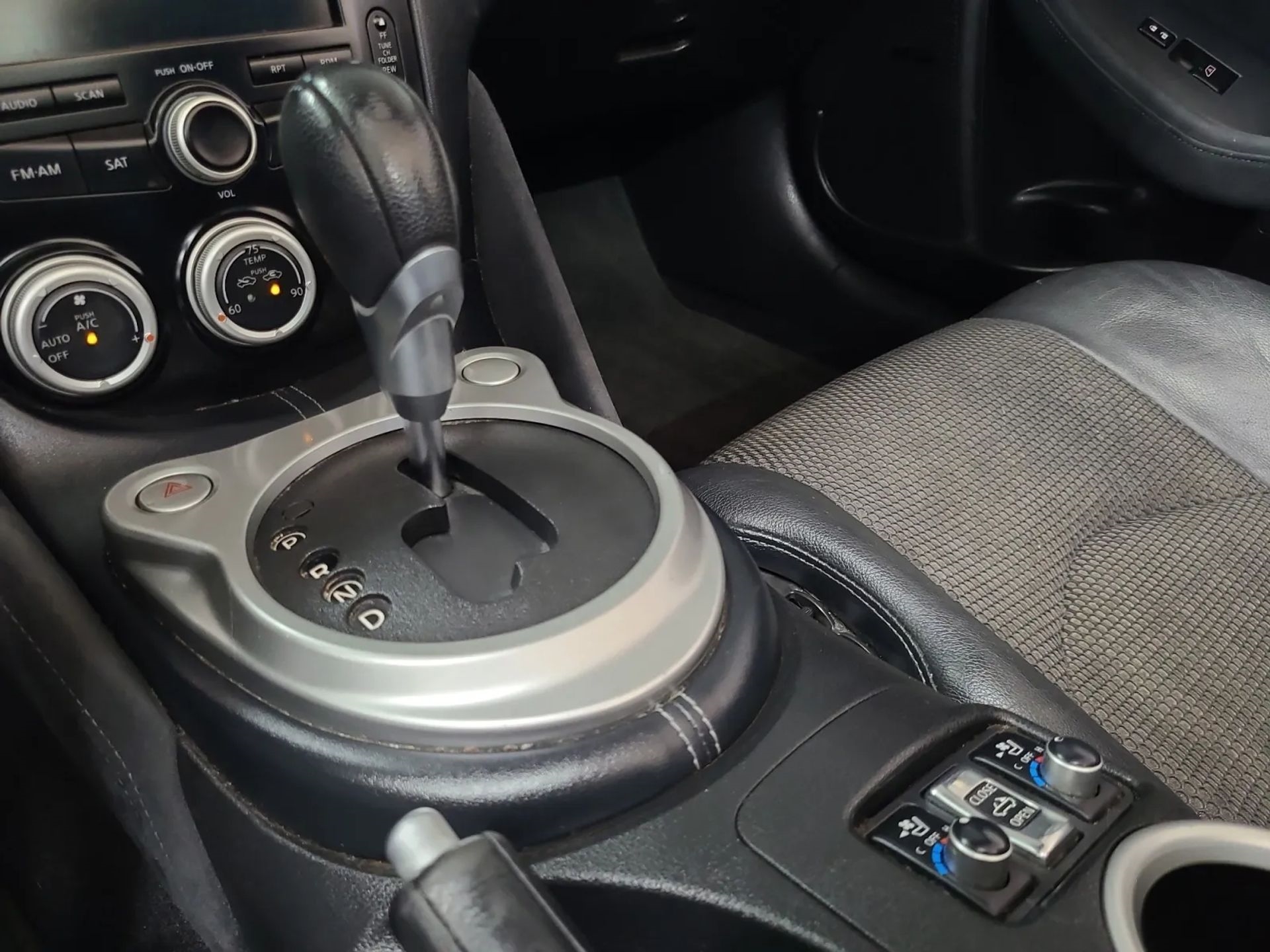 Nissan 370Z 2dr Roadster Auto Touring 2010