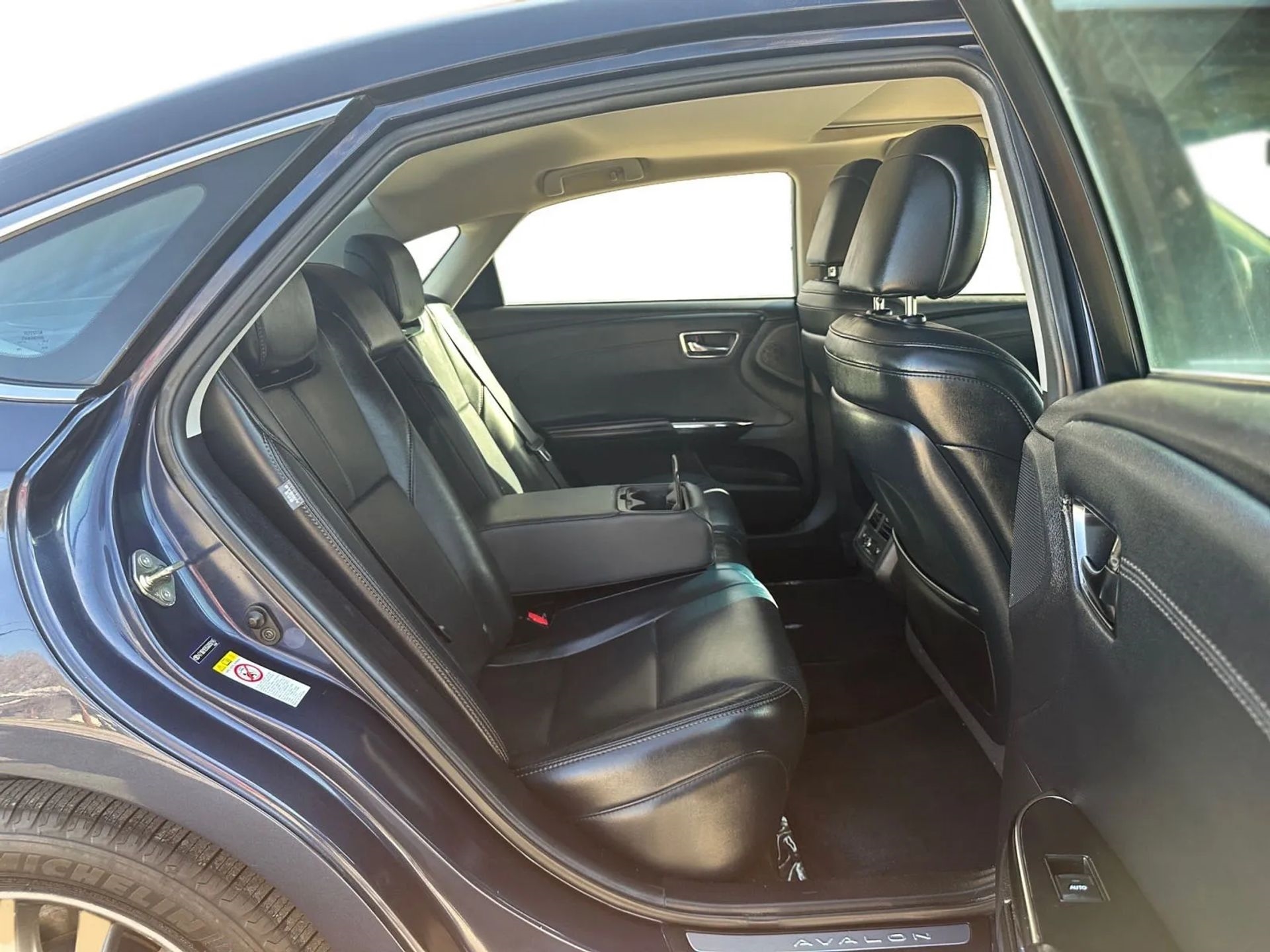 Toyota Avalon Hybrid 4dr Sdn XLE Premium (Natl) 2016