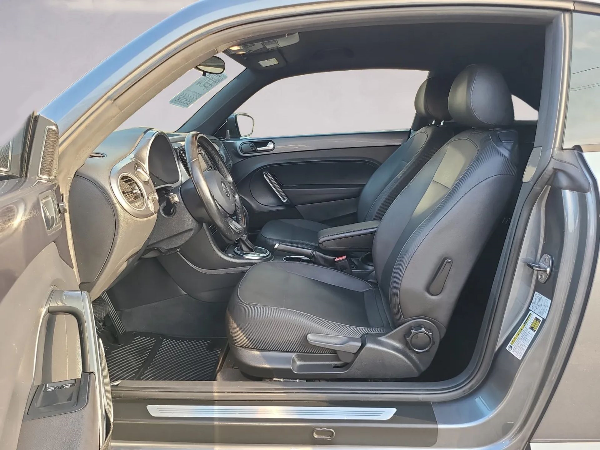 Volkswagen Beetle 2dr Cpe Auto 2.5L PZEV 2012
