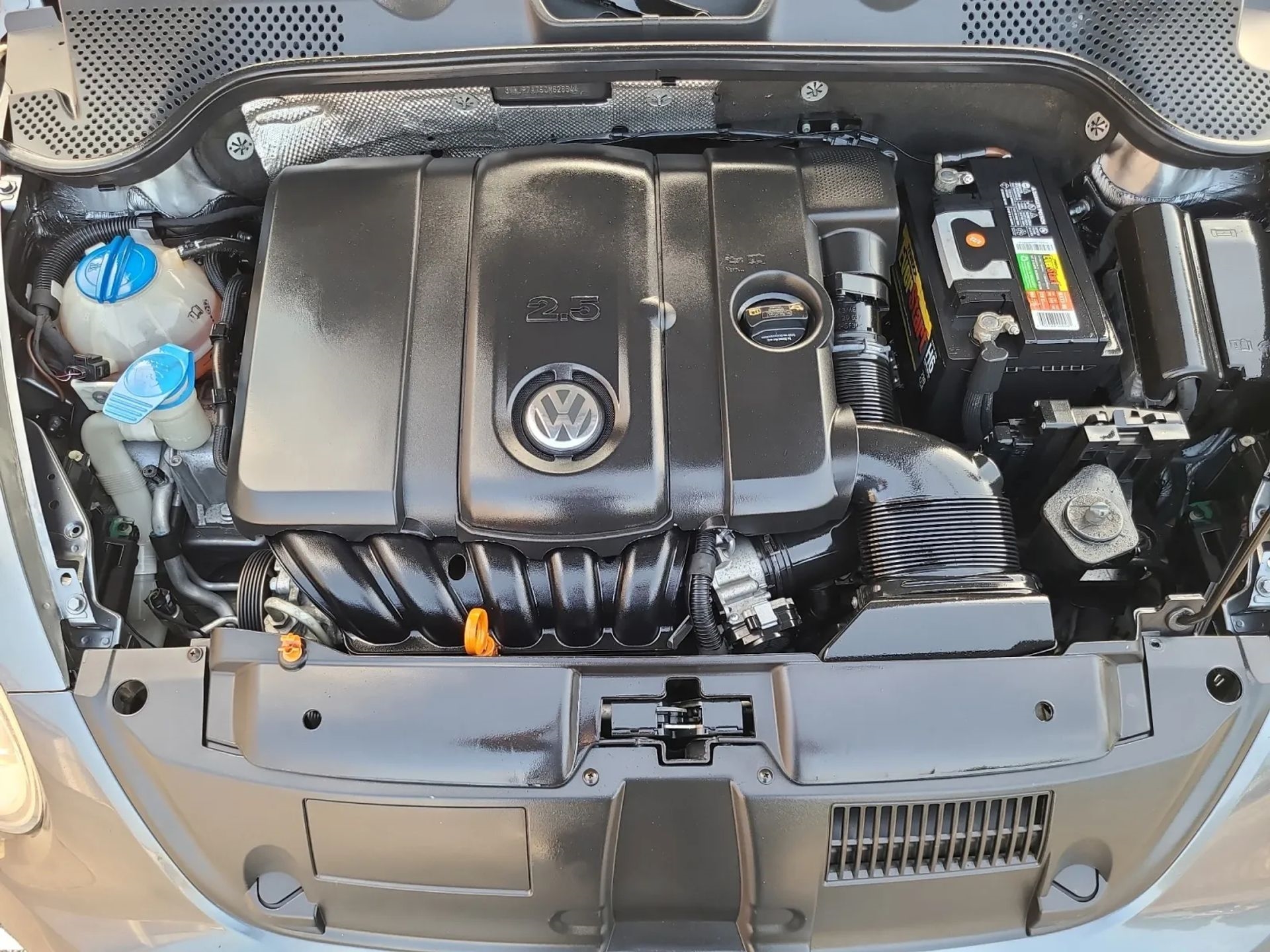 Volkswagen Beetle 2dr Cpe Auto 2.5L PZEV 2012