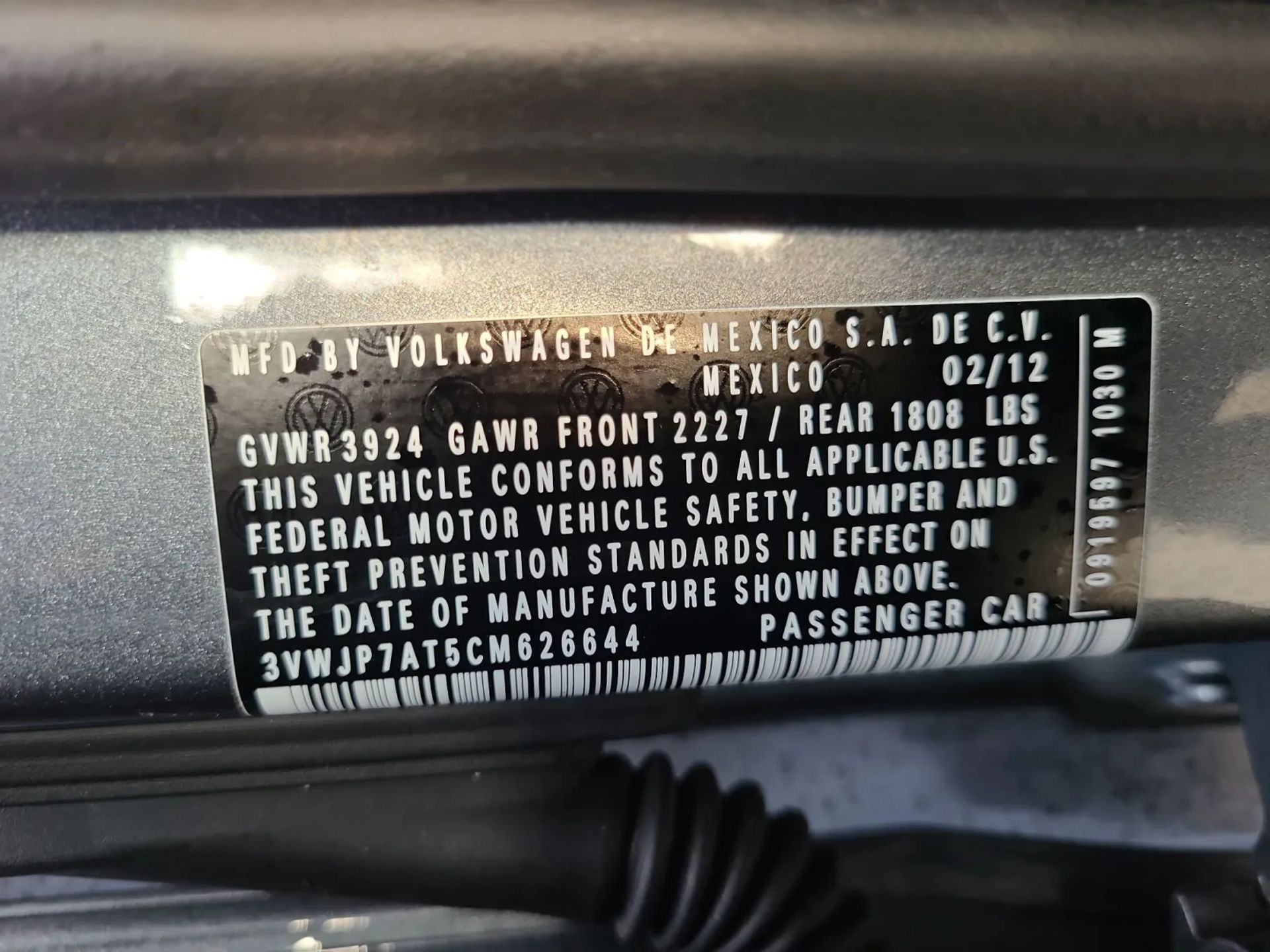 Volkswagen Beetle 2dr Cpe Auto 2.5L PZEV 2012