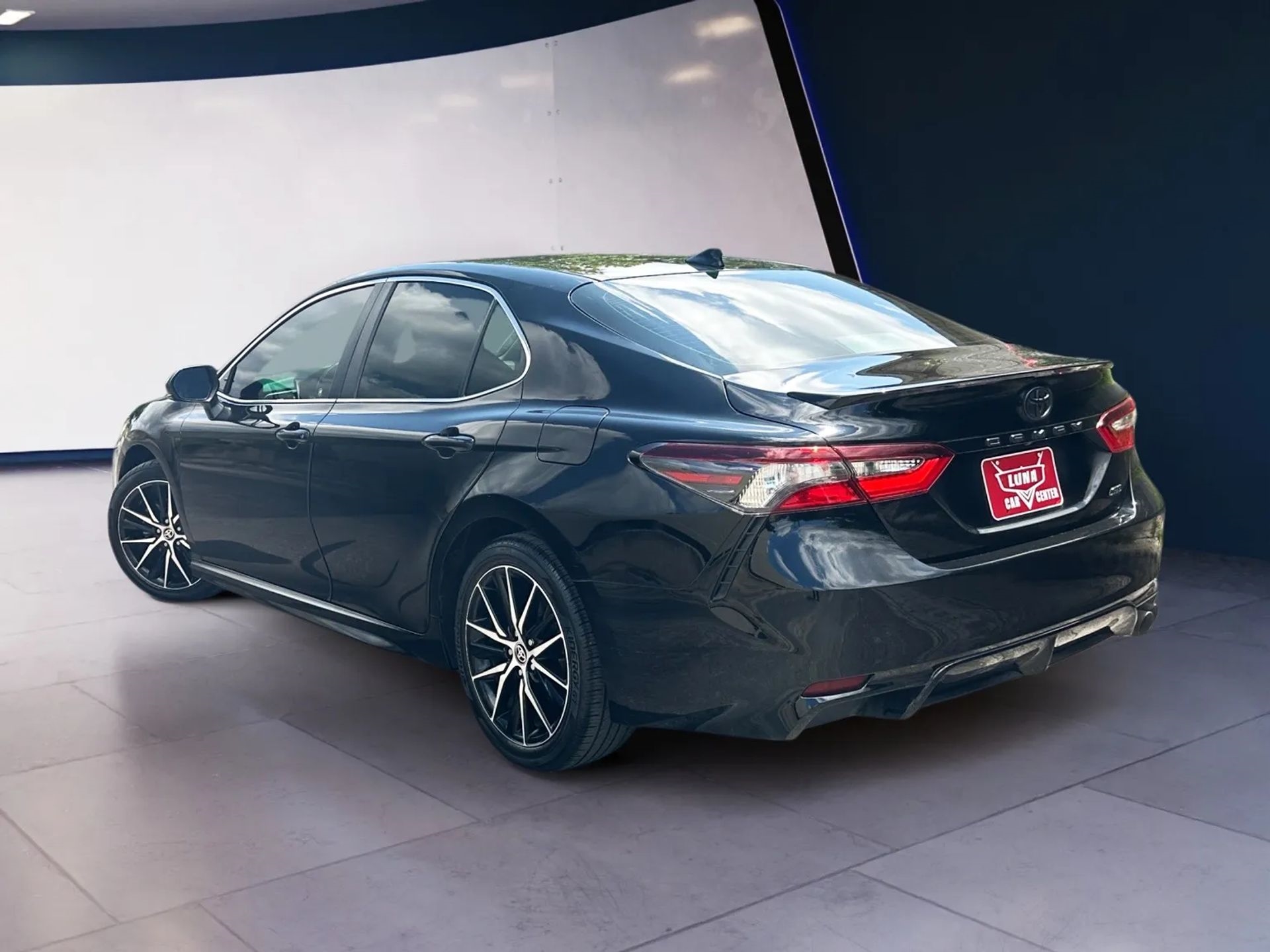 Toyota Camry SE Auto (Natl) 2021
