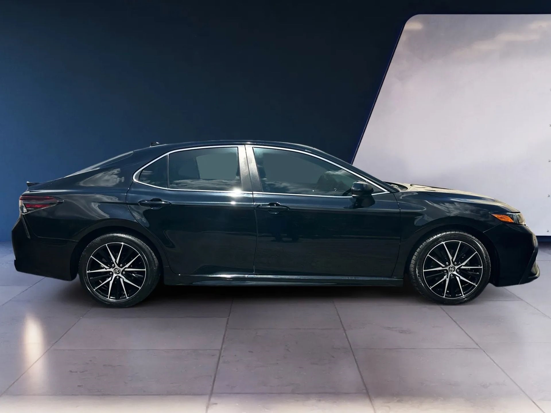 Toyota Camry SE Auto (Natl) 2021