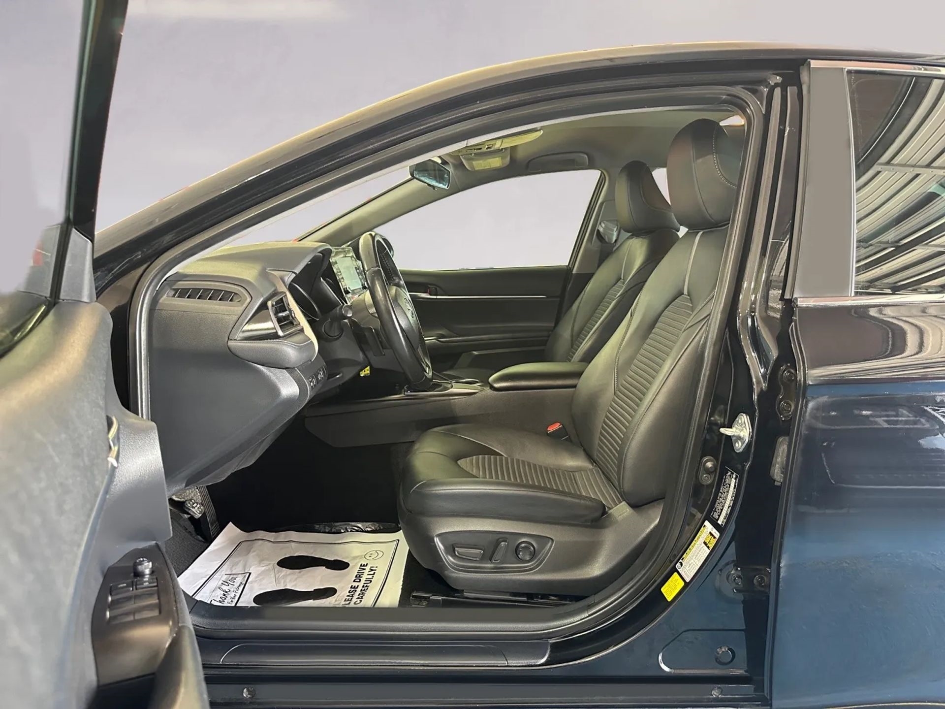 Toyota Camry SE Auto (Natl) 2021