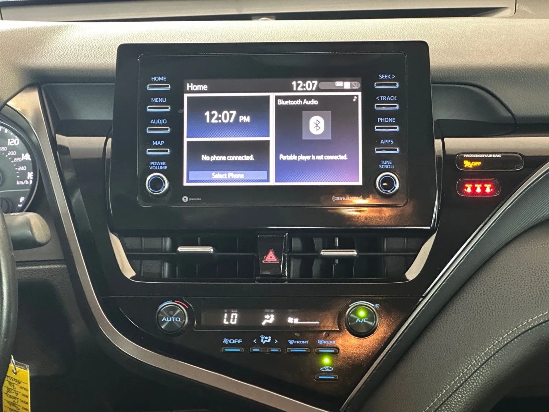 Toyota Camry SE Auto (Natl) 2021