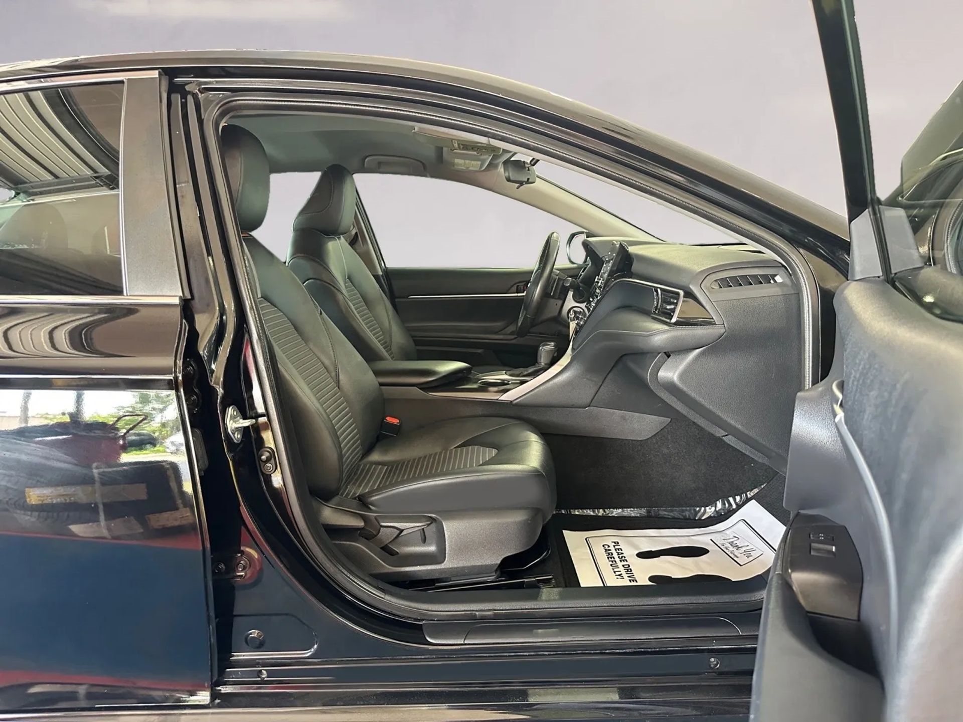 Toyota Camry SE Auto (Natl) 2021