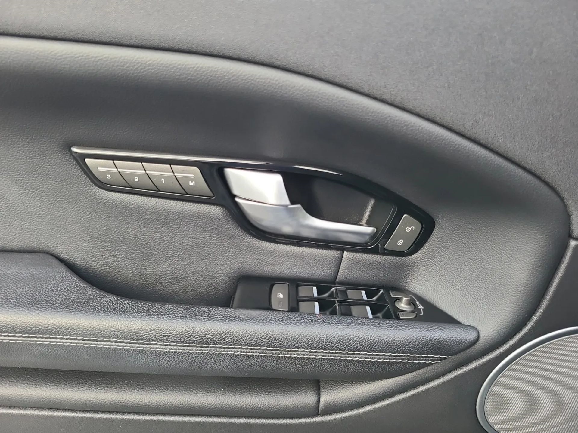 Land Rover Range Rover Evoque 5 Door SE 2017