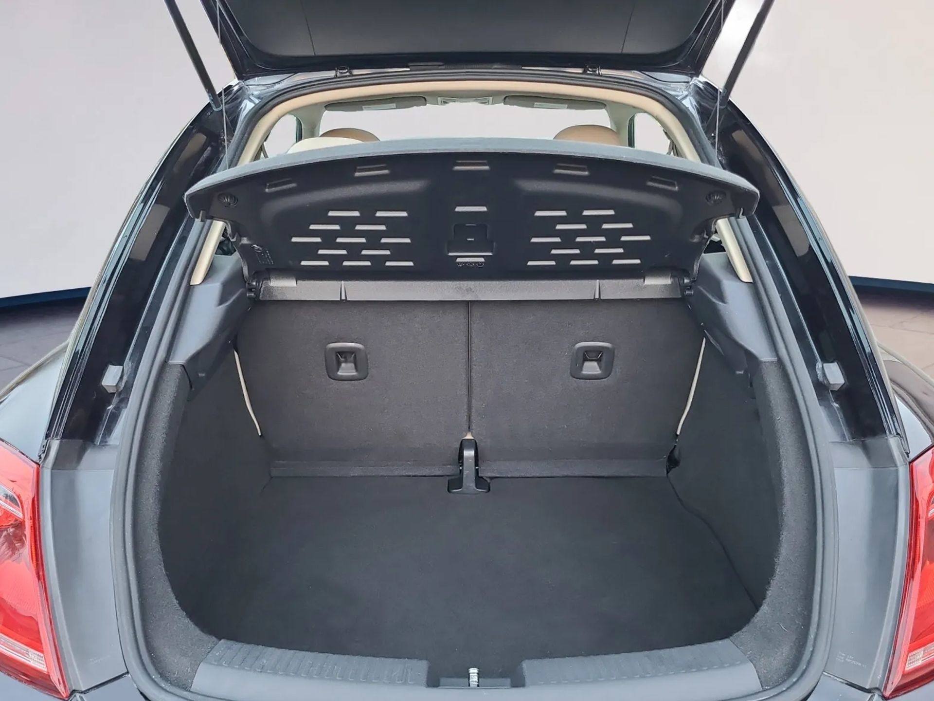 Volkswagen Beetle Coupe 2dr Auto 2.5L PZEV 2013