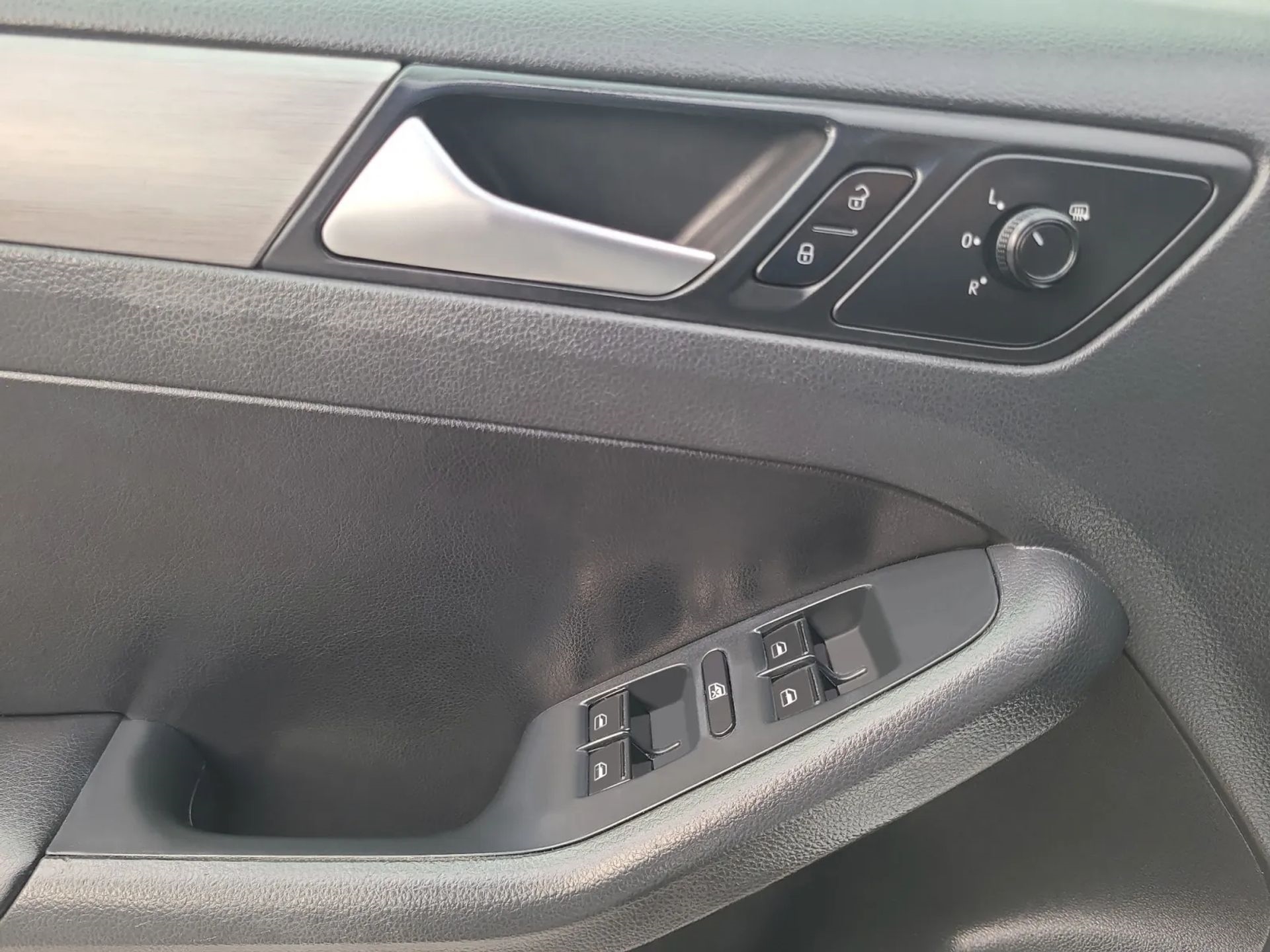 Volkswagen Jetta Sedan 4dr Auto 1.8T Sport PZEV 2016