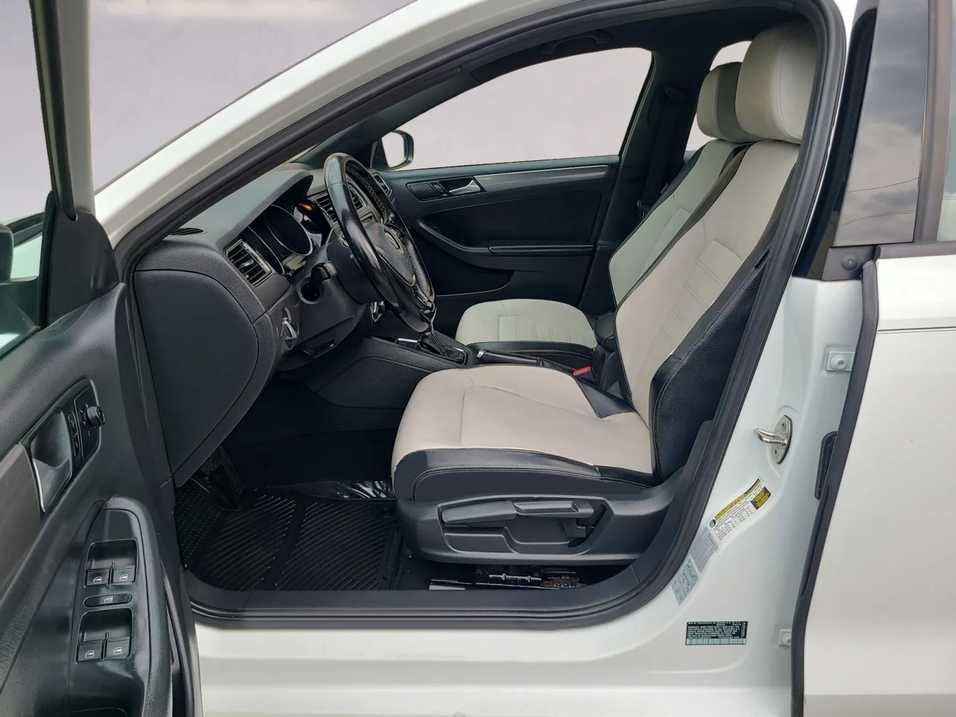 Volkswagen Jetta Sedan 4dr Auto 1.8T Sport PZEV 2016