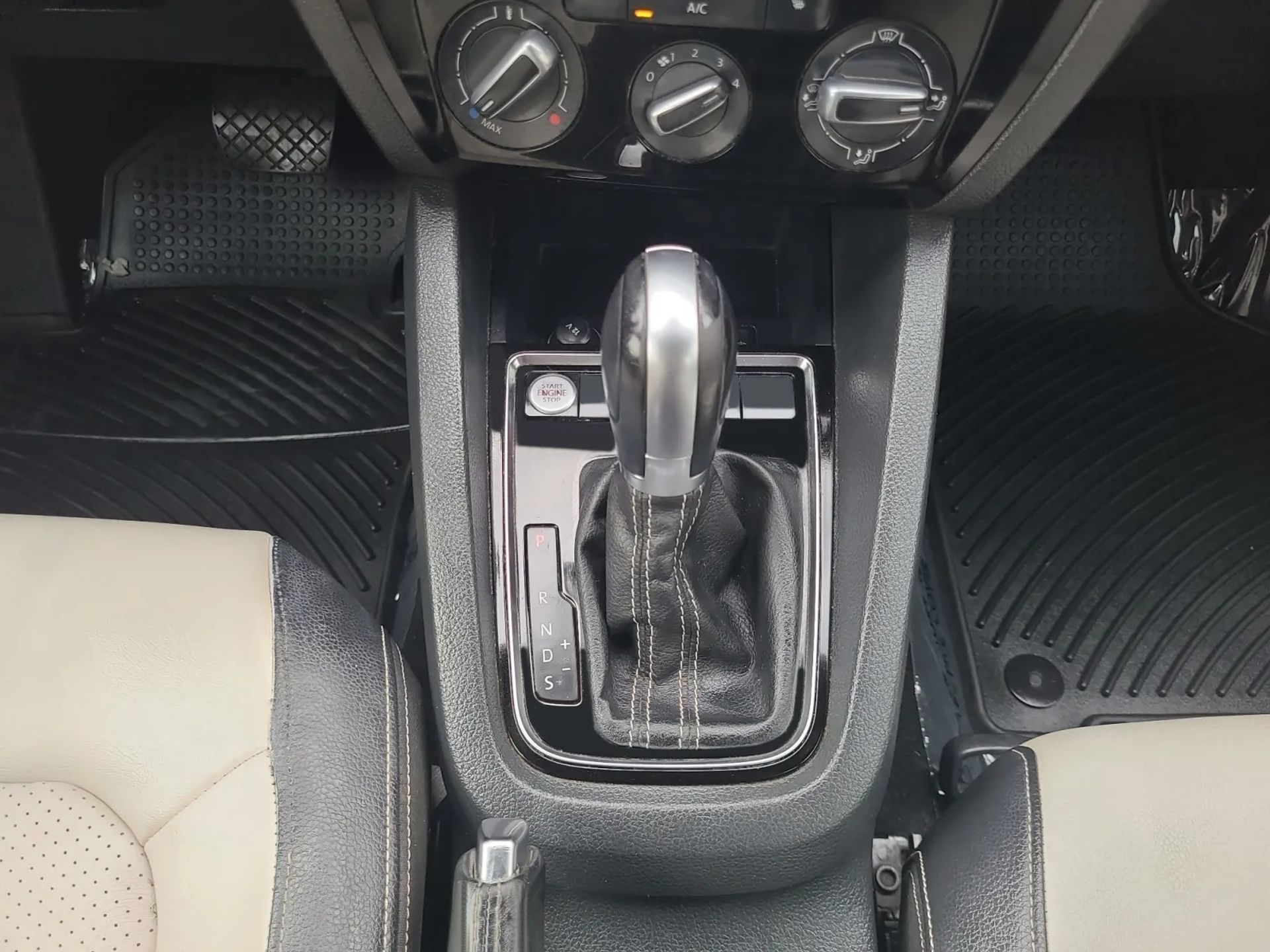 Volkswagen Jetta Sedan 4dr Auto 1.8T Sport PZEV 2016