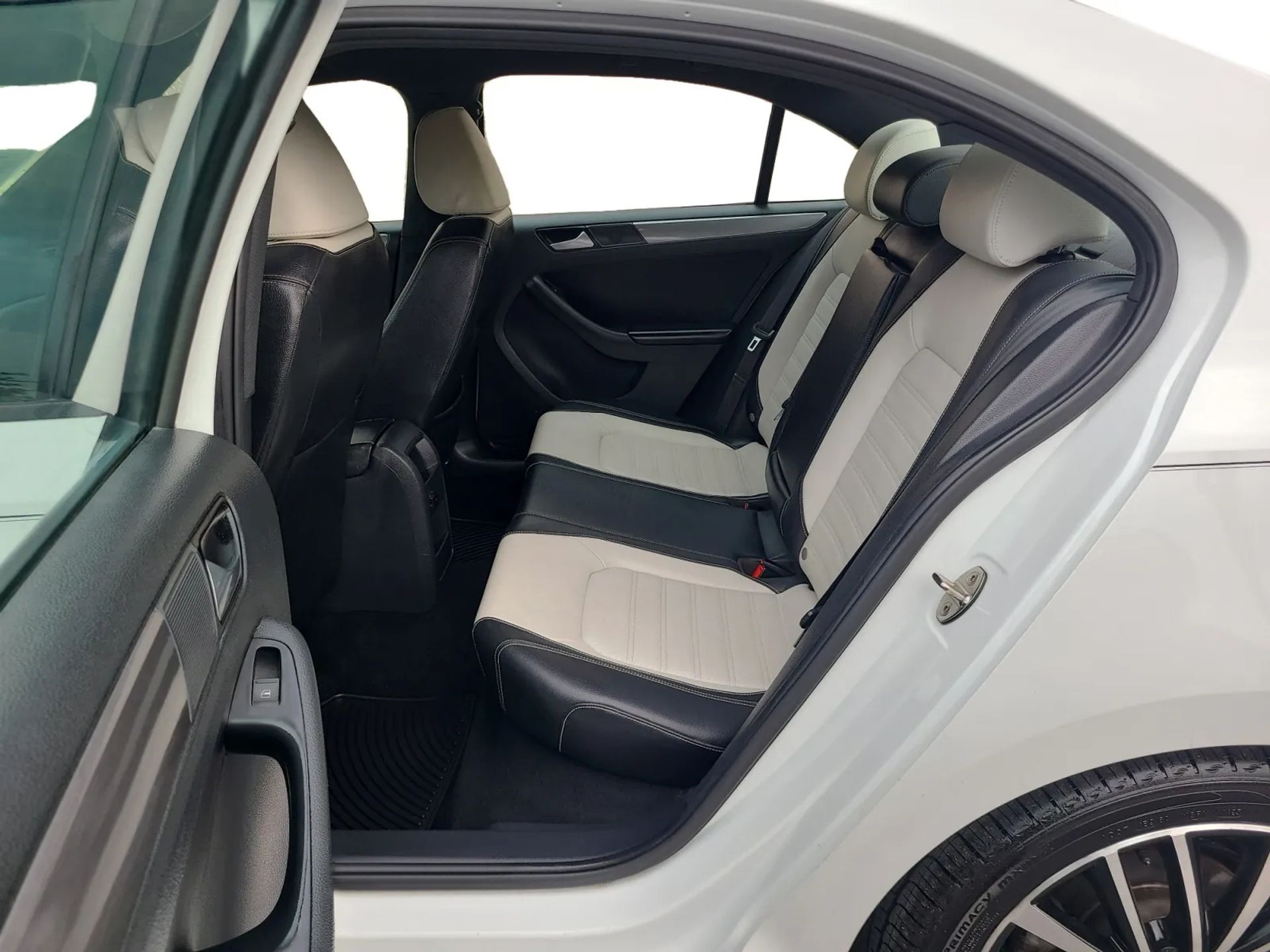 Volkswagen Jetta Sedan 4dr Auto 1.8T Sport PZEV 2016