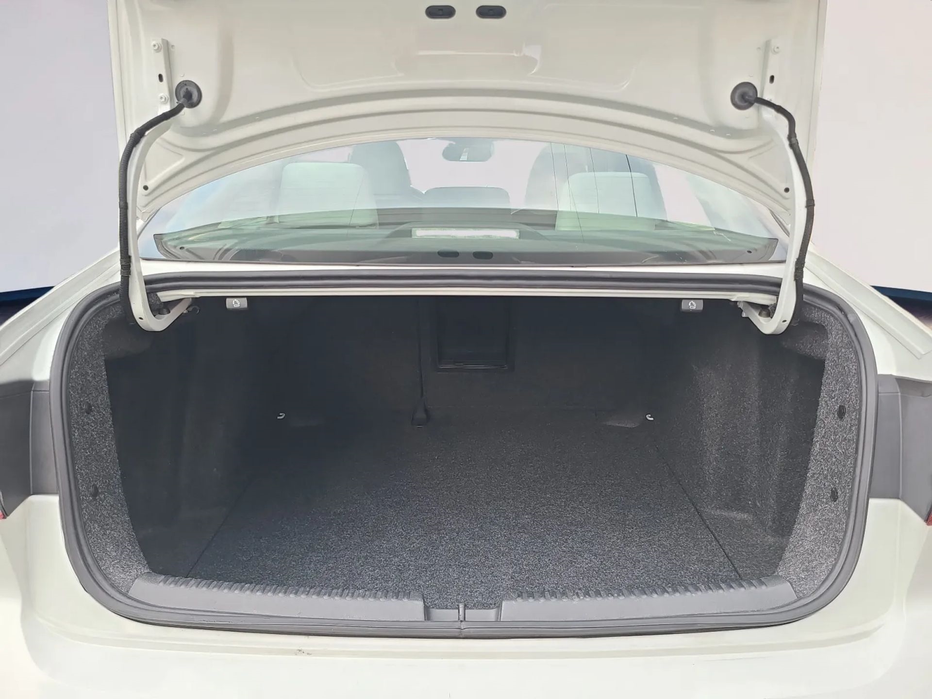 Volkswagen Jetta Sedan 4dr Auto 1.8T Sport PZEV 2016