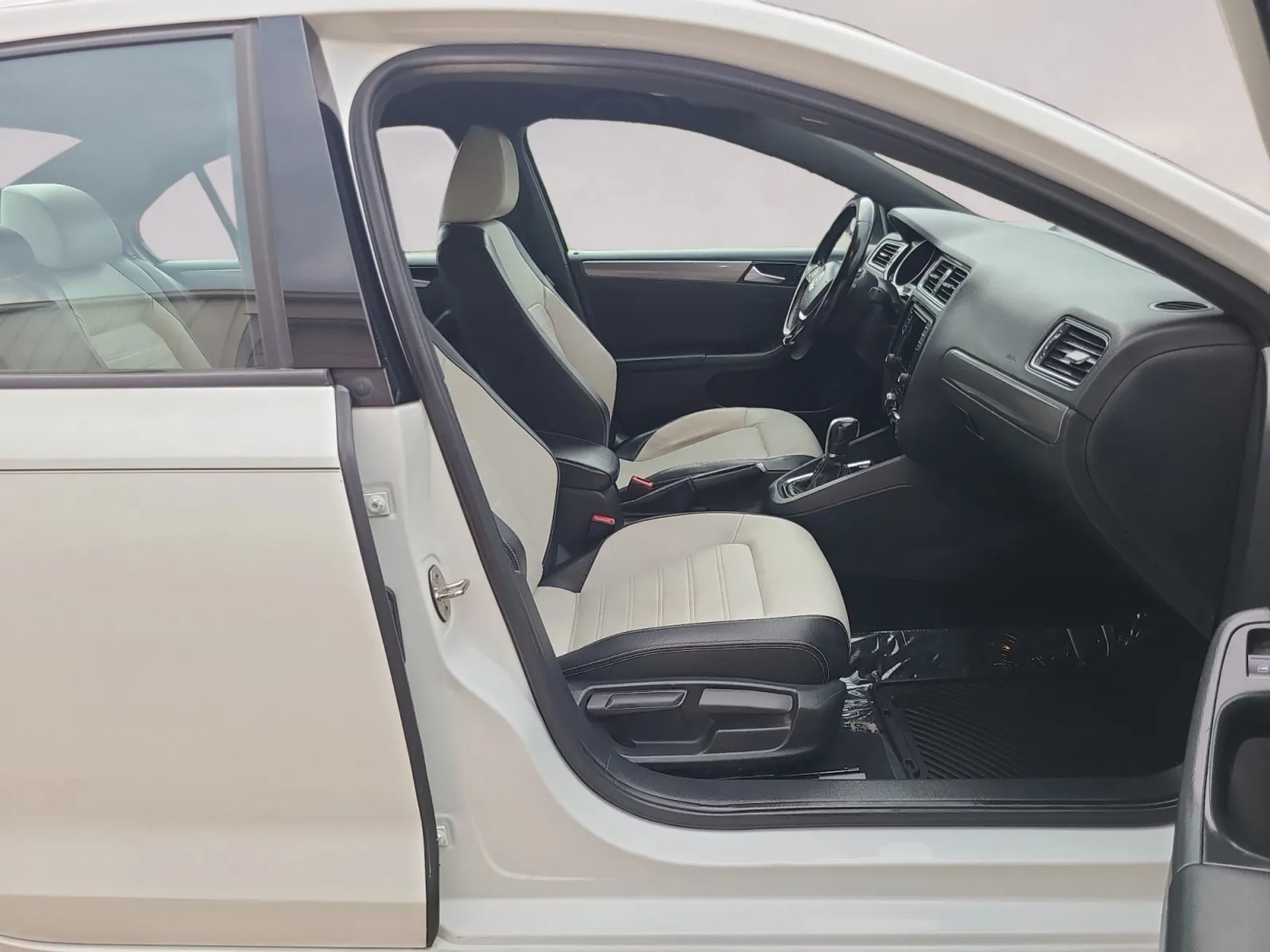 Volkswagen Jetta Sedan 4dr Auto 1.8T Sport PZEV 2016