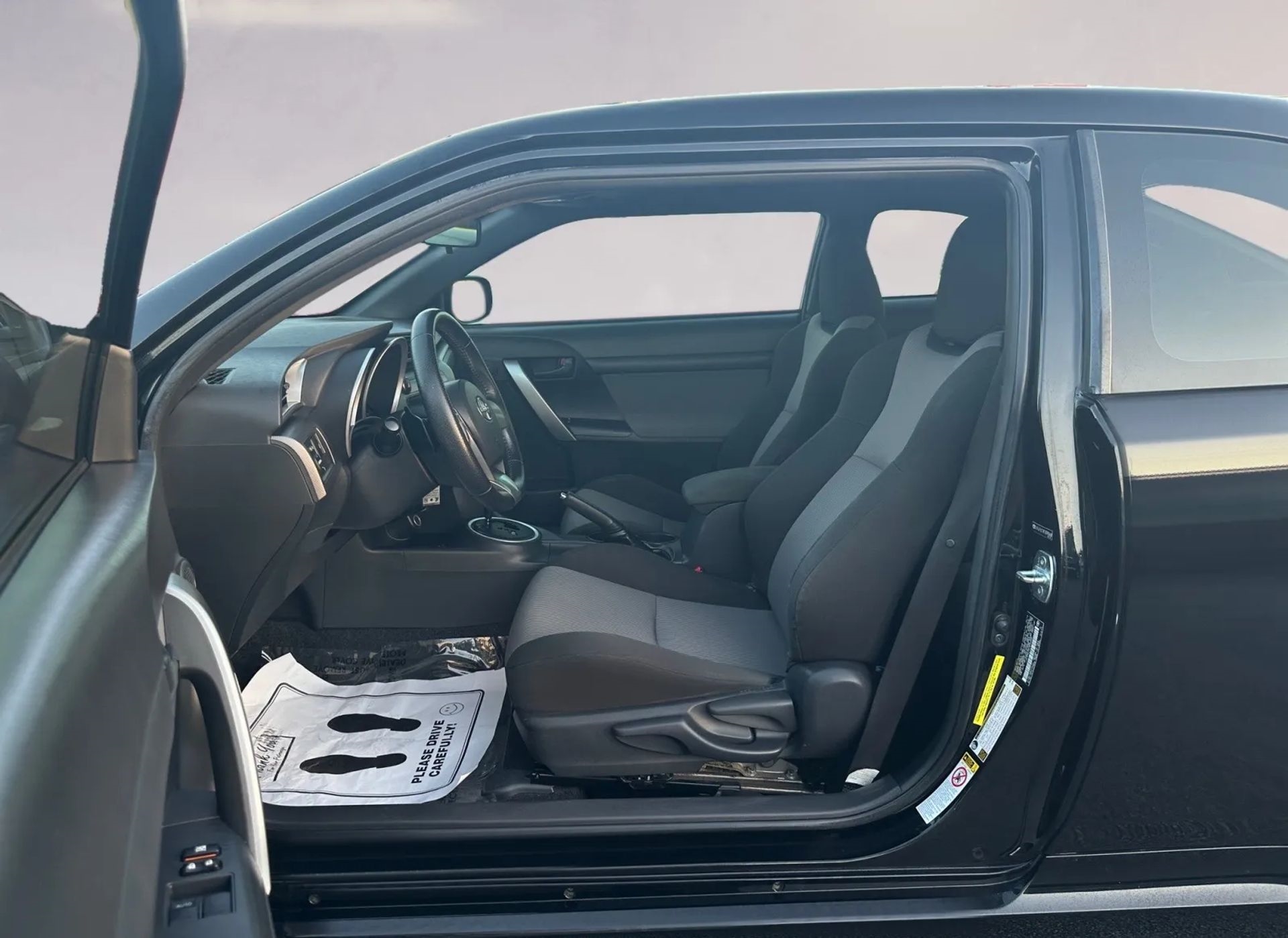 Scion tC 2dr HB Man (Natl) 2015